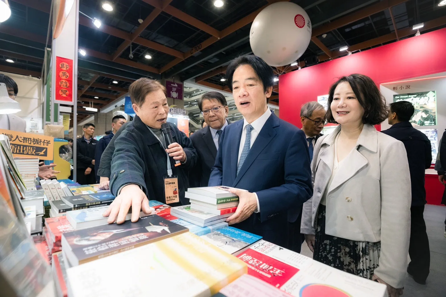 總統賴清德逛書展買了60多本書，今天公布書單。總統府提供