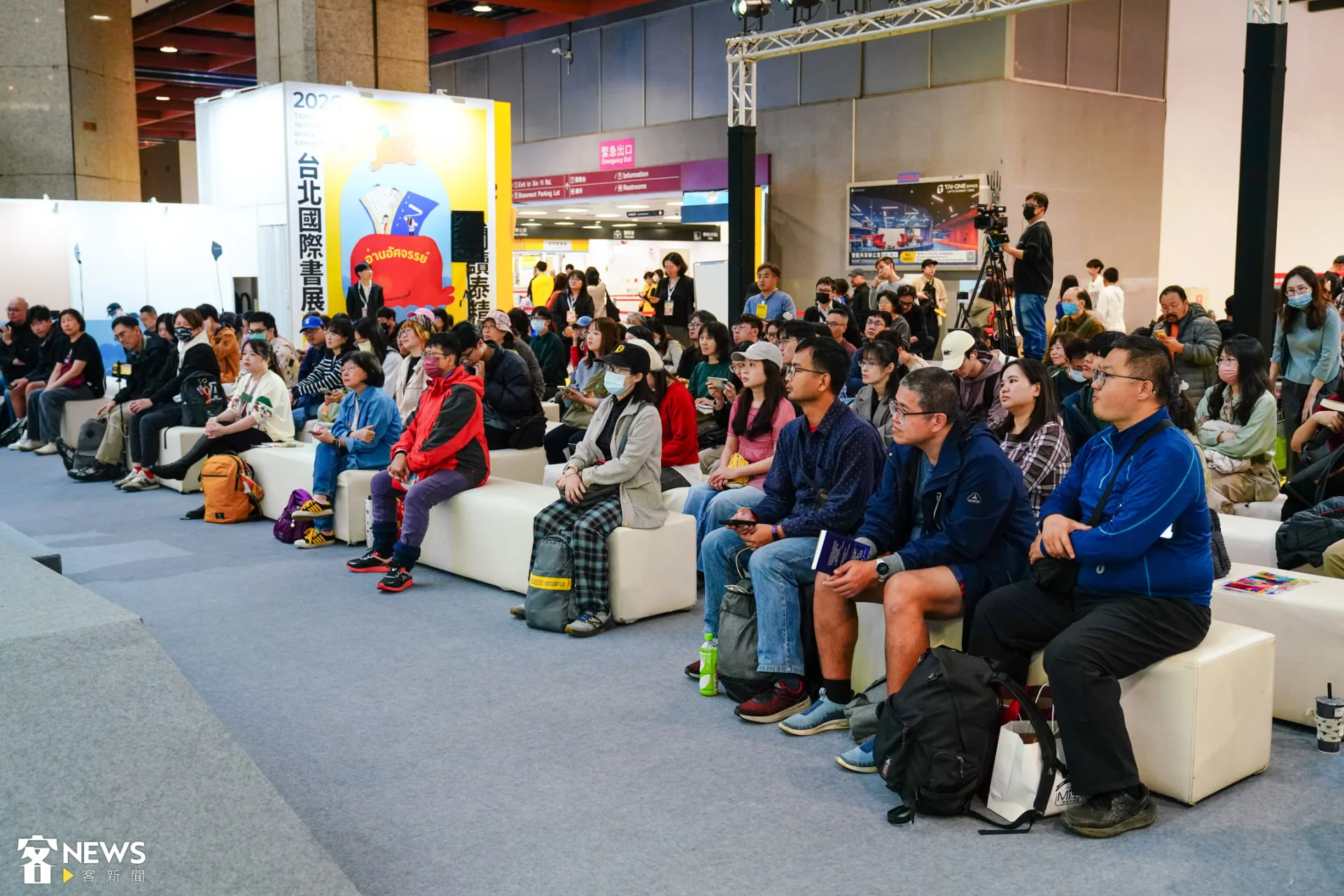 台北國際書展今（4）天下午舉辦講座「時代的回聲」，3影視巨頭齊聚，底下讀者爆滿。朱愷元攝