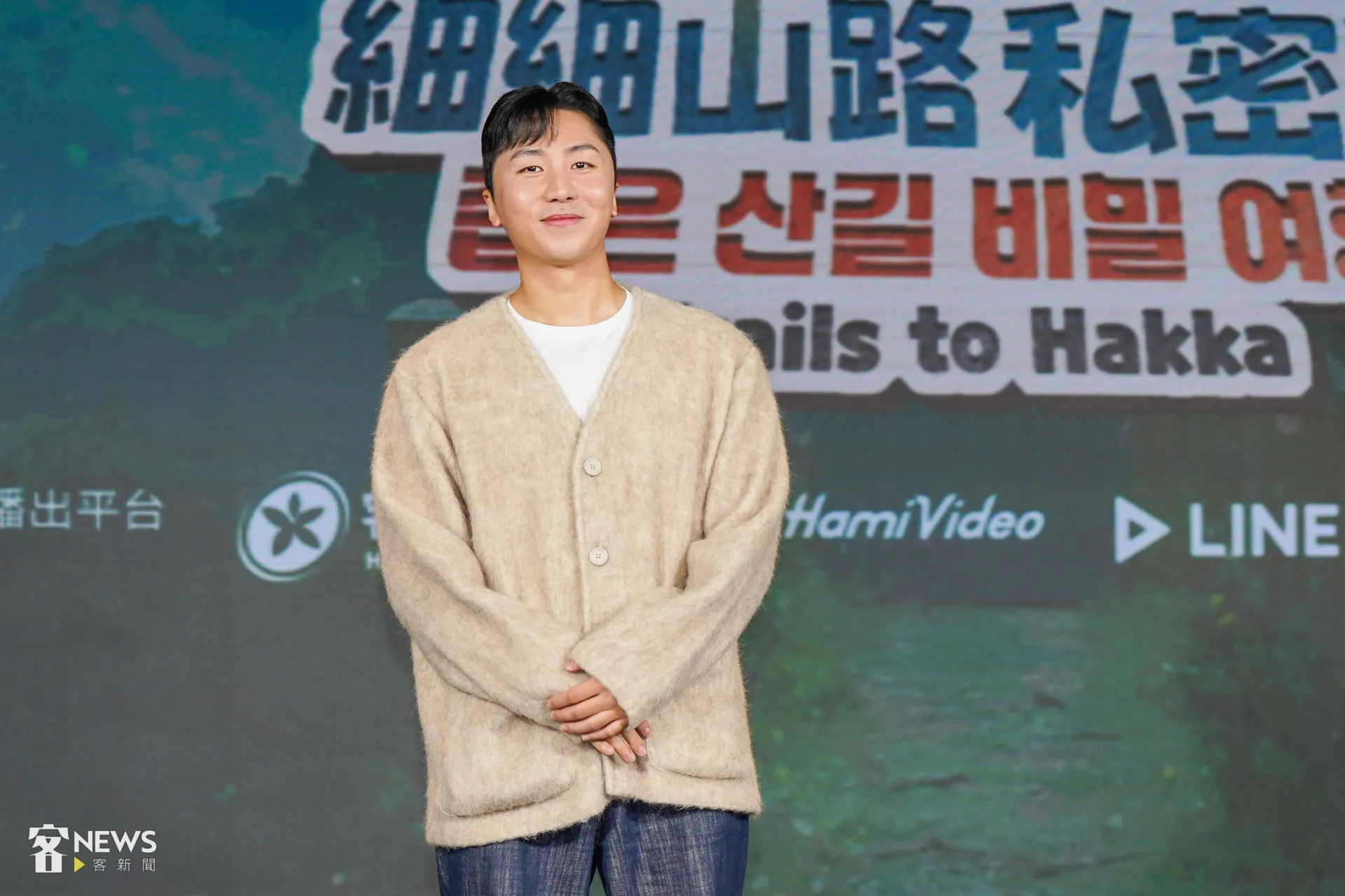 肌肉山山拍攝首日壓力大到默默掉淚，不過笑說在大家支持下放開懷，甚至隨便亂翻譯，「反正他們聽不懂」。李台源攝