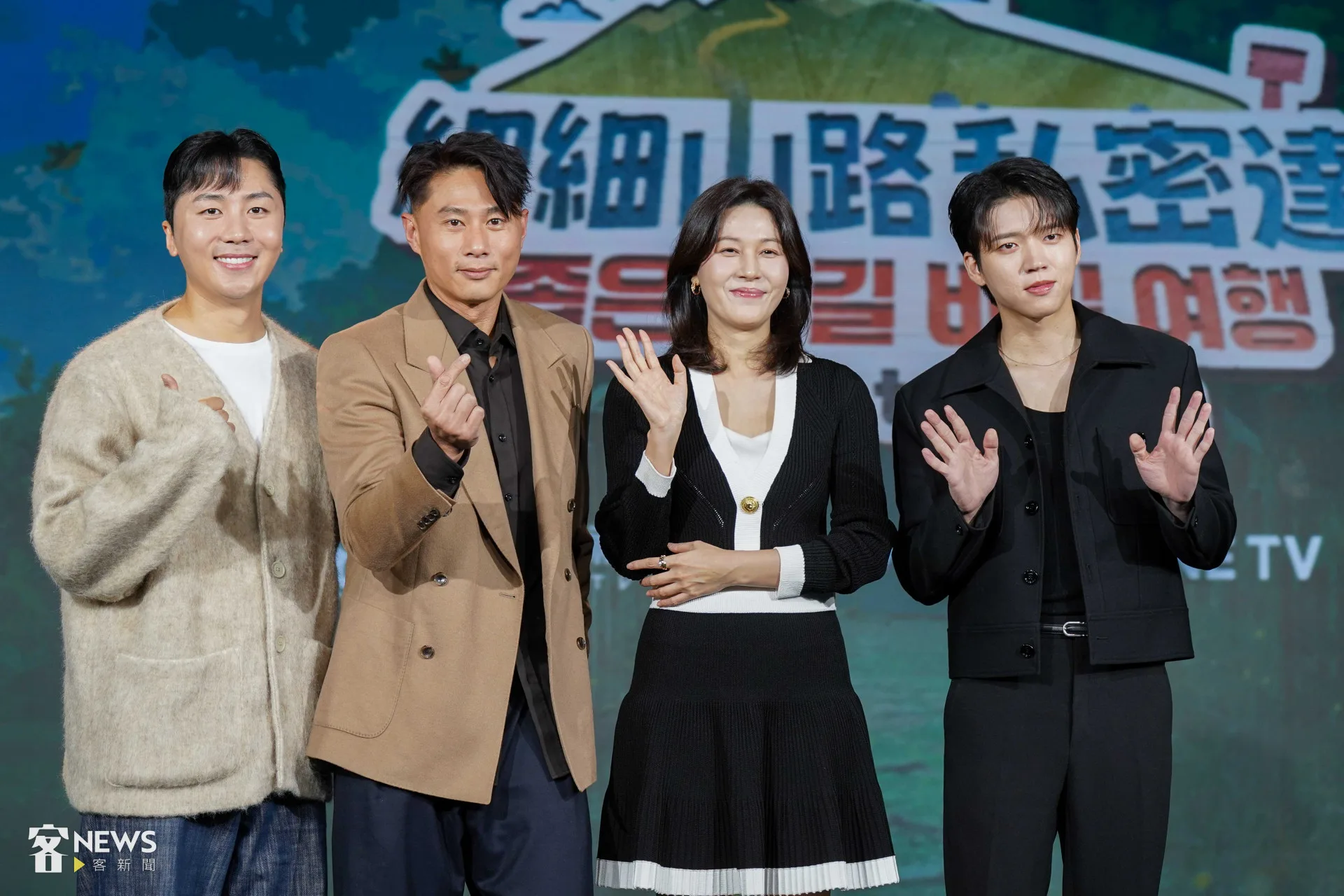 南優賢（右起）、金荷娜、彭小刀與肌肉山山出席台韓全新實境節目《細細山路私密達》開播記者會。李台源攝