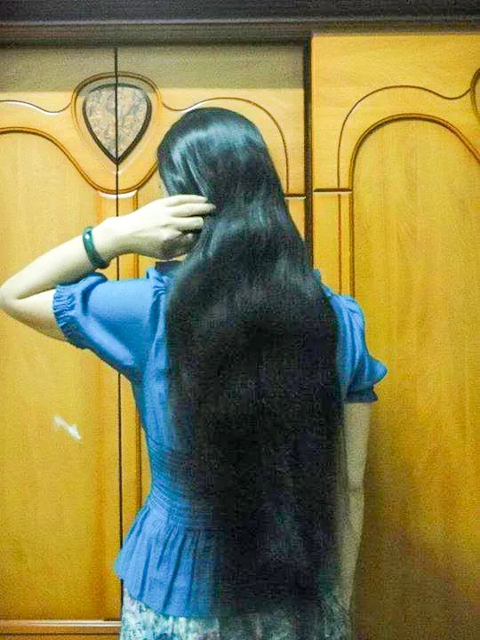 從梅州嫁來台灣聽說慈濟需要頭髮替癌症病患做假髮，林秀春二話不說，把整頭美髮剪了，捐給慈濟做功德。陳權欣攝