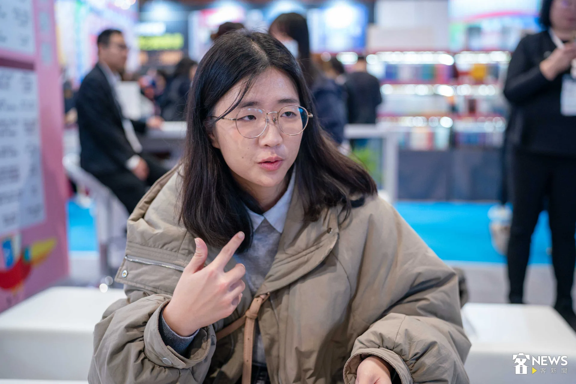 林同學發現紅沙龍座談「回家不是退場」與自己就讀的社會科學相關，因此留下來聆聽。范修語攝