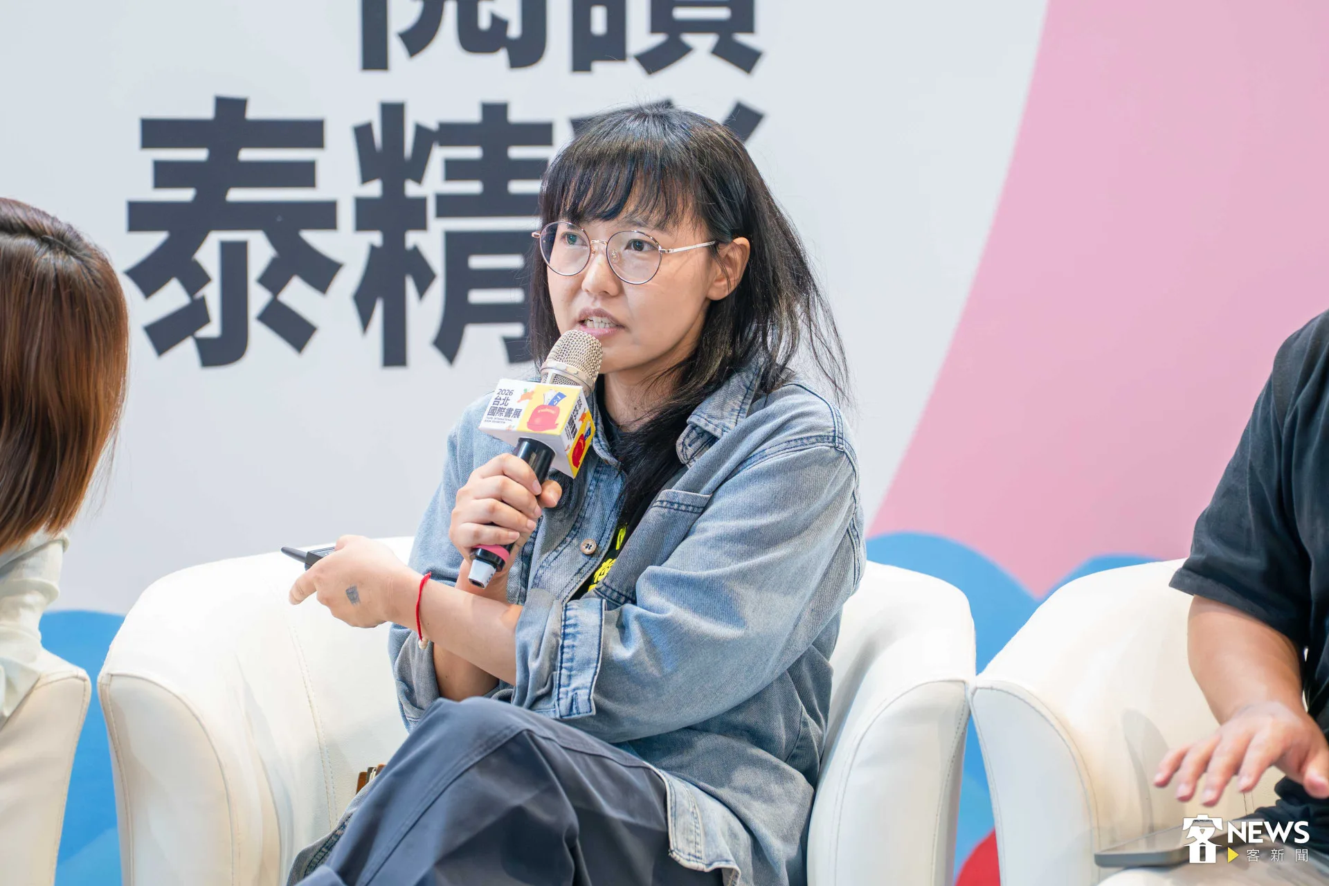 《壢壢扣扣》主編鄧惠如分享在中壢透過行動，保存車站旁倉庫、舉辦藝術季等經驗。范修語攝