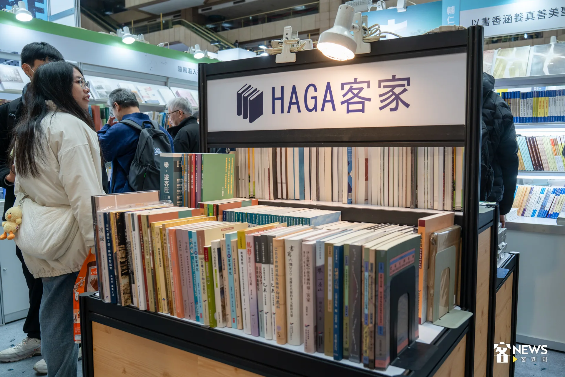 除了客家館，「中華民國出版品」展位也可見客家書籍的身影。洪藝晅攝