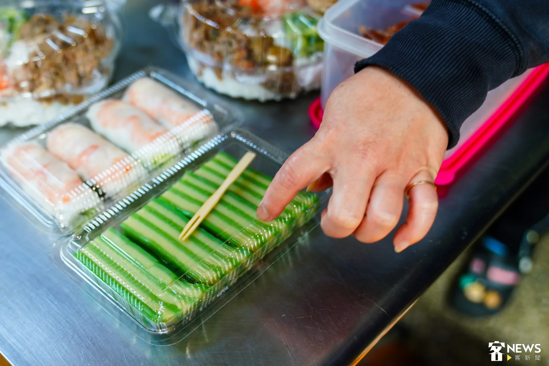 娘惹糕是以綠豆、椰漿與香蘭葉所做。朱凱元攝