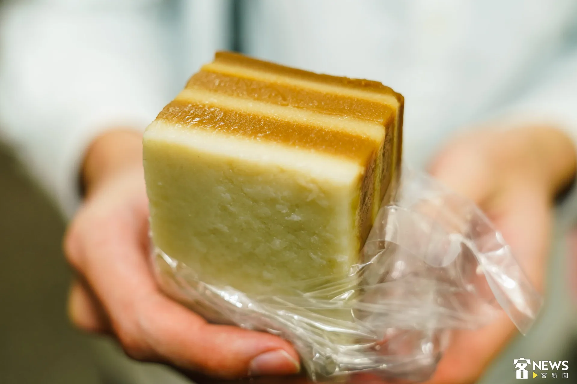 鳳嬌米食黑白相間的九層粄飄著淡淡黑糖香。朱愷元攝