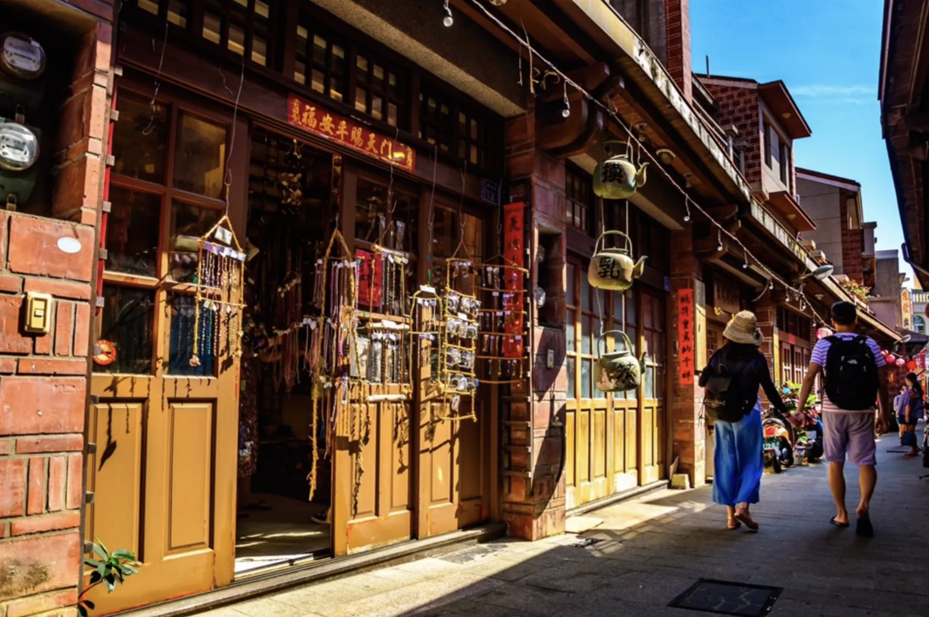 許多旅客讚譽，走在馬公街頭，從中央老街、天后宮到漁港邊的日常風景，不只看見海島景色，還有一張張親切自然的笑臉。澎湖國家風景區管理處提供