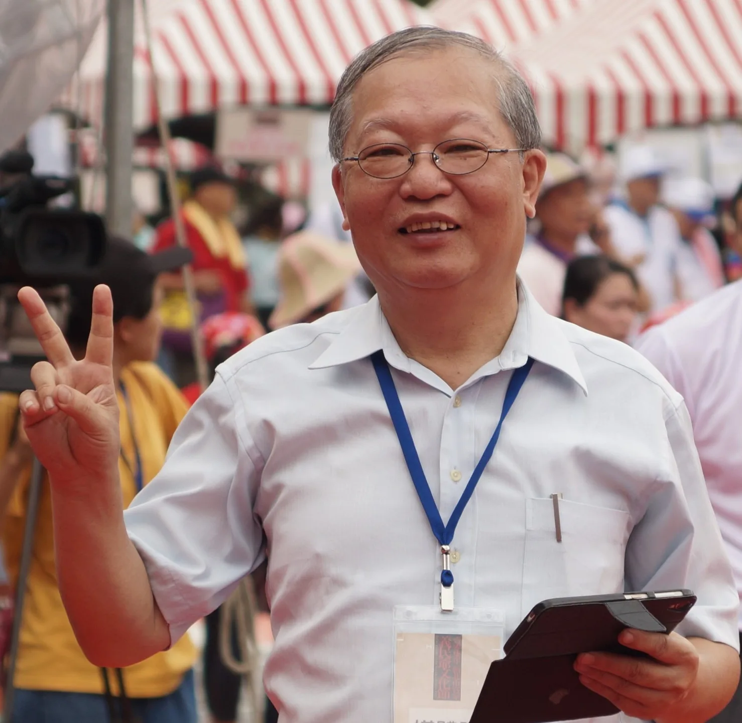 張義品長期致力客家文化推動，義務擔任《客家雜誌》經理。客家雜誌提供