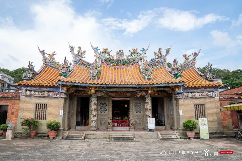 北埔老街上的慈天宮是當地的信仰中心。范修語攝