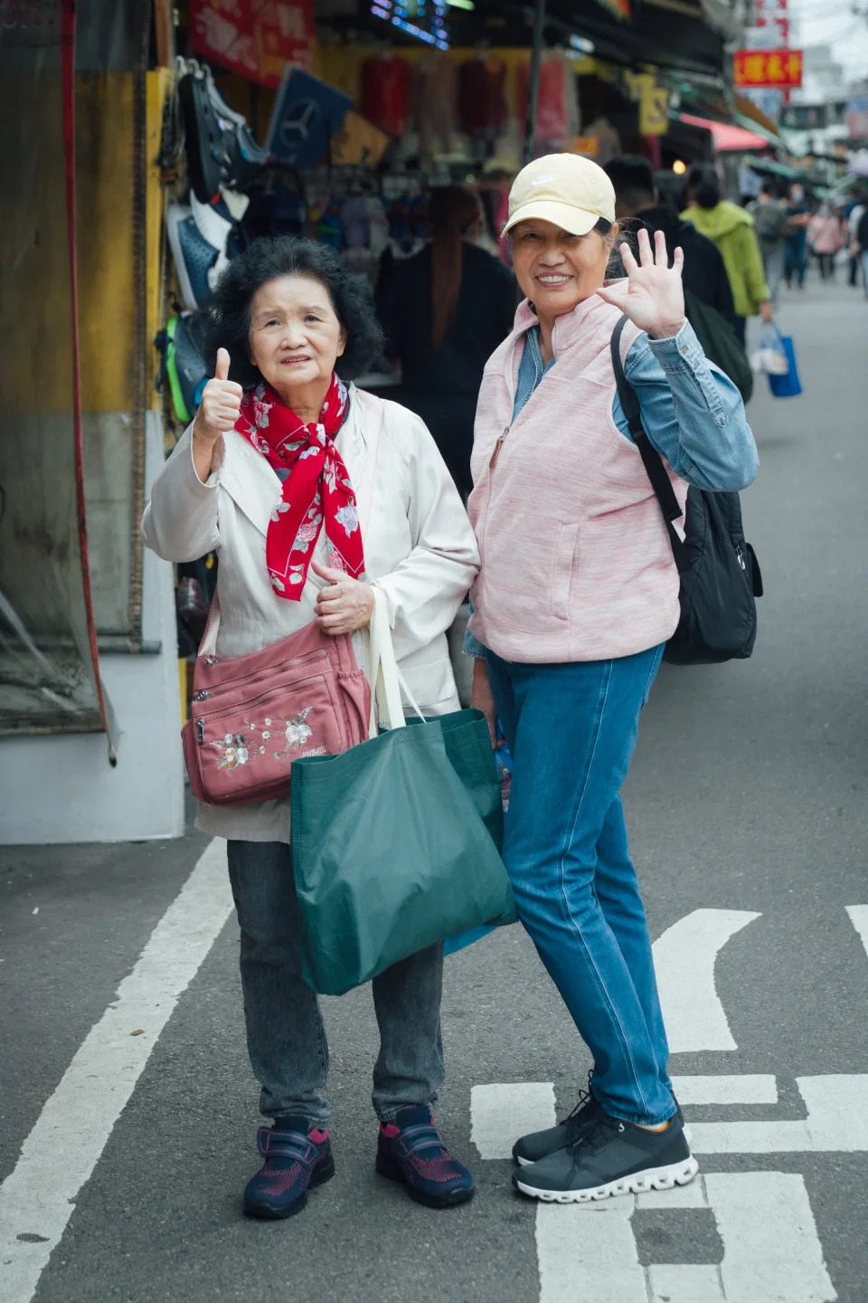 印尼客家媽媽阿秋與她的好姊妹陳阿姨。
