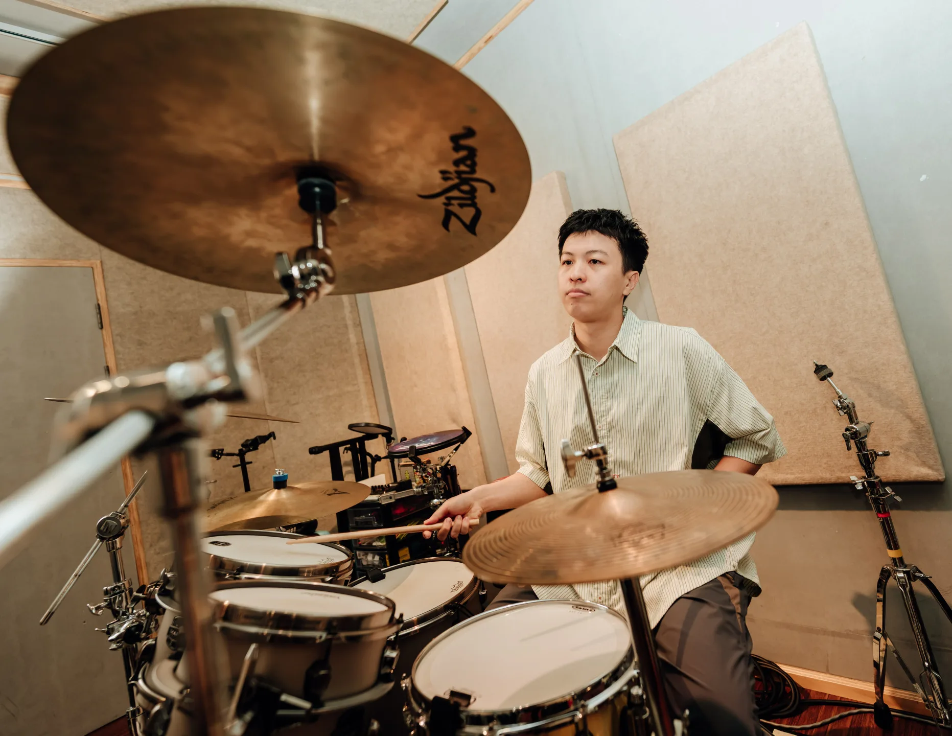 2016 年,涂嘉欽與團員們決定返回高雄創作。