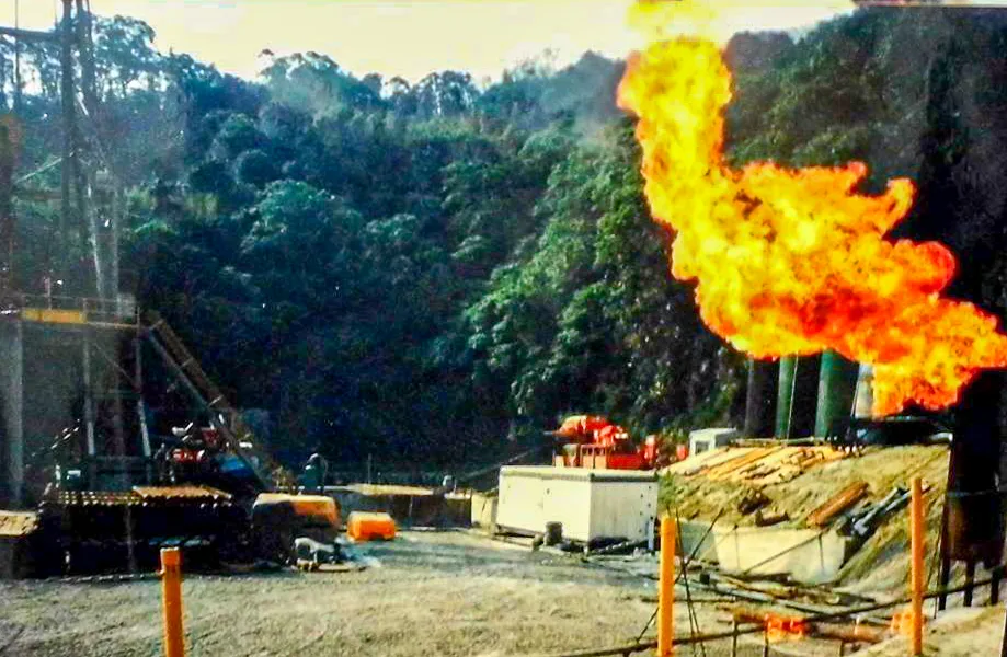 位於寶山國小對面的寶山三號油井舊址,鄰近寶山猴廚地區。與新竹訪冊所言相符,早年油井開採後因技術與產能因素停止作業廢了。陳權欣攝