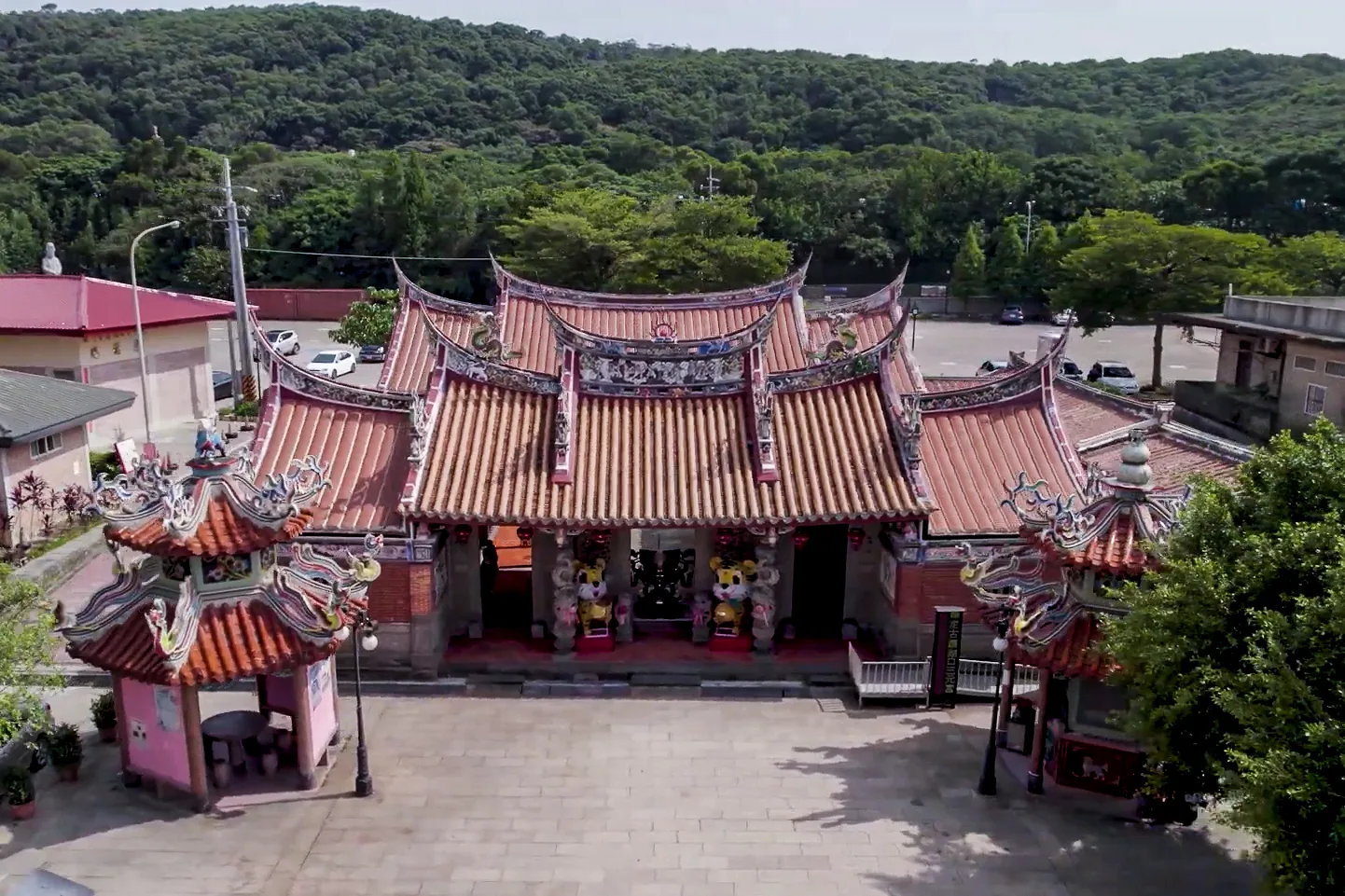 湖口三元宮是地方百年信仰中心。翻攝自瞰見客庄空拍Ep.28 湖口三元宮影片