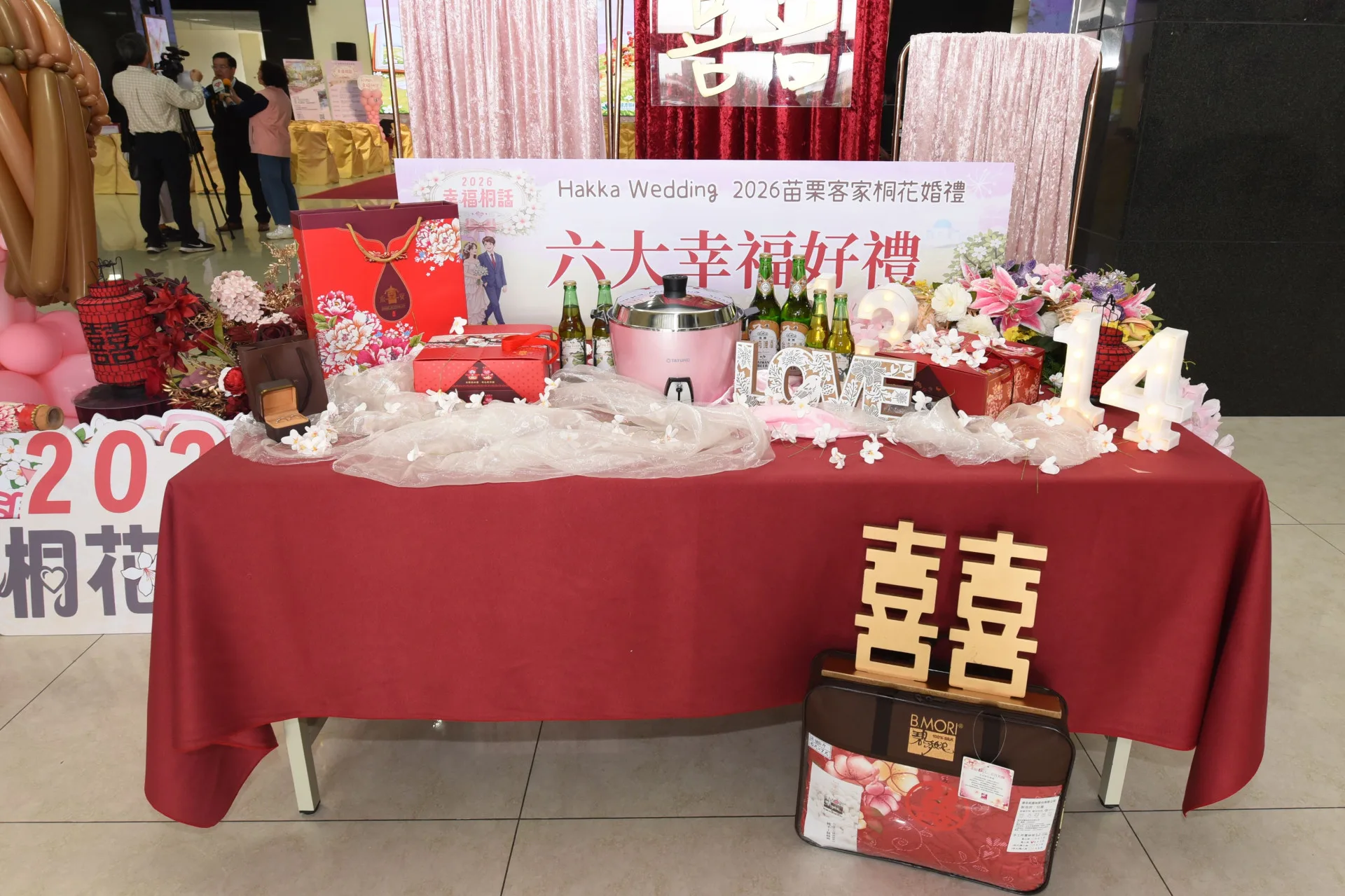 2026苗栗客家桐花婚禮即將受理報名，苗縣府贈送的六禮價值達2萬多元。