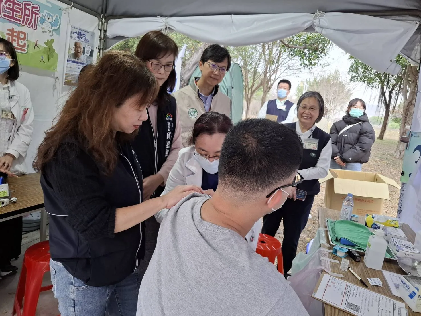 衛生局表示，燈會疫苗接種站設於中央公園2號服務台醫護站旁（近凱旋路與敦化路二段路口），由慈濟醫院醫療團隊進駐服務。台中市政府提供