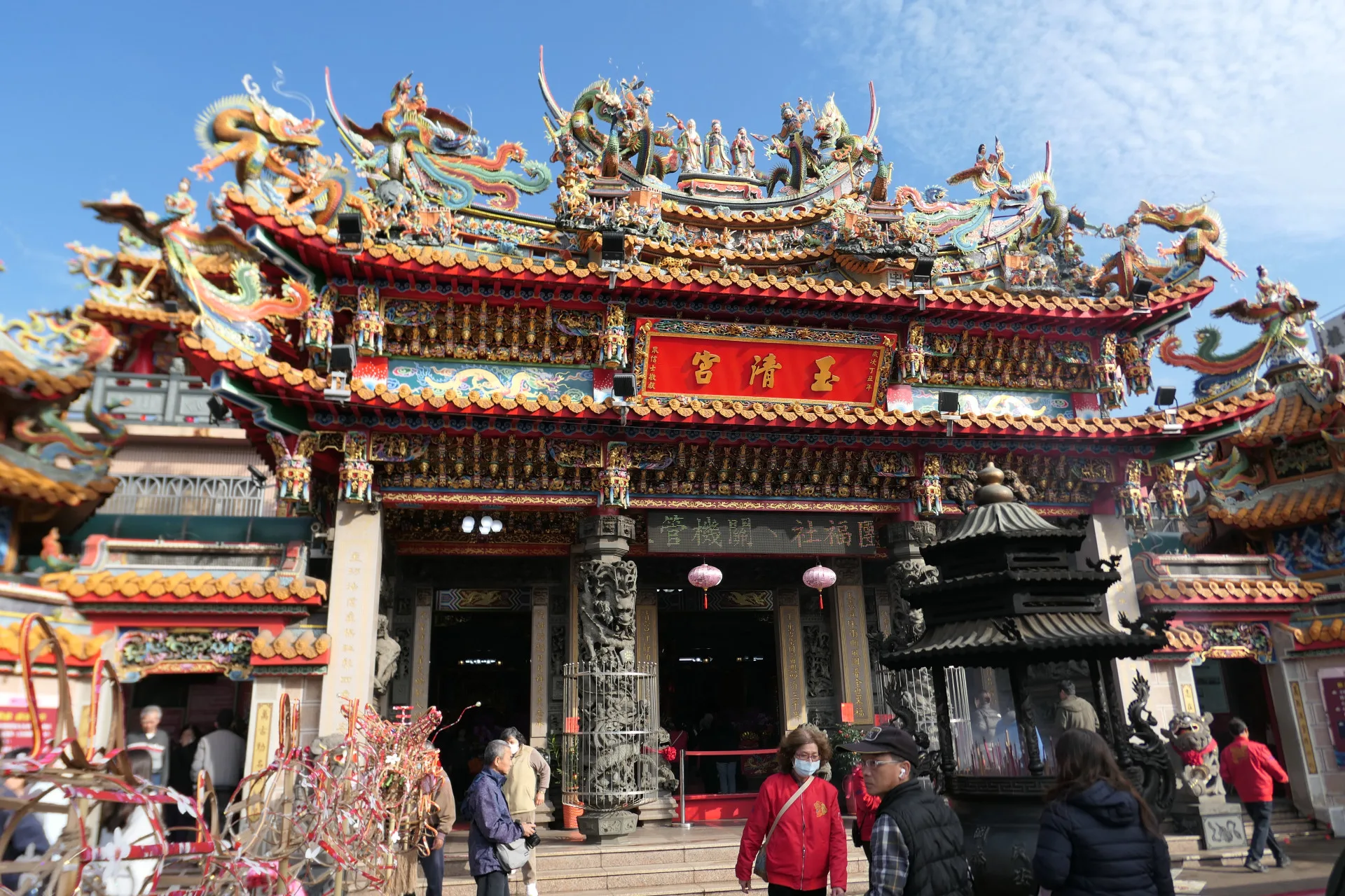 正月十五出龍參拜前,必須於苗栗玉清宮主祀關聖帝君前完成點睛儀式,方能賦予祥龍靈性與神格。客家委員會提供