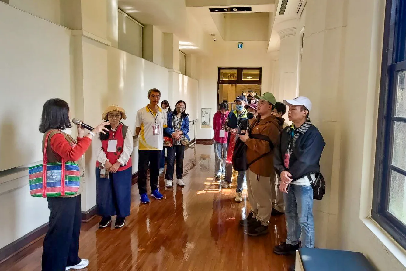 臺博館二樓的長廊，早期為對外陽台的空間。王湘仁攝