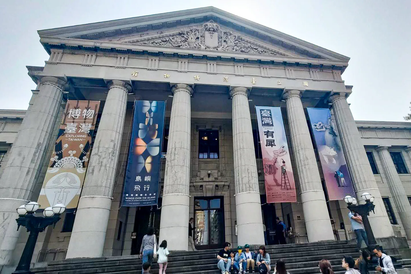 位於二二八公園的國立臺灣博物館，因交通方便且館藏及展覽豐富，成為國內外遊客了解臺灣歷史的首選。王湘仁攝