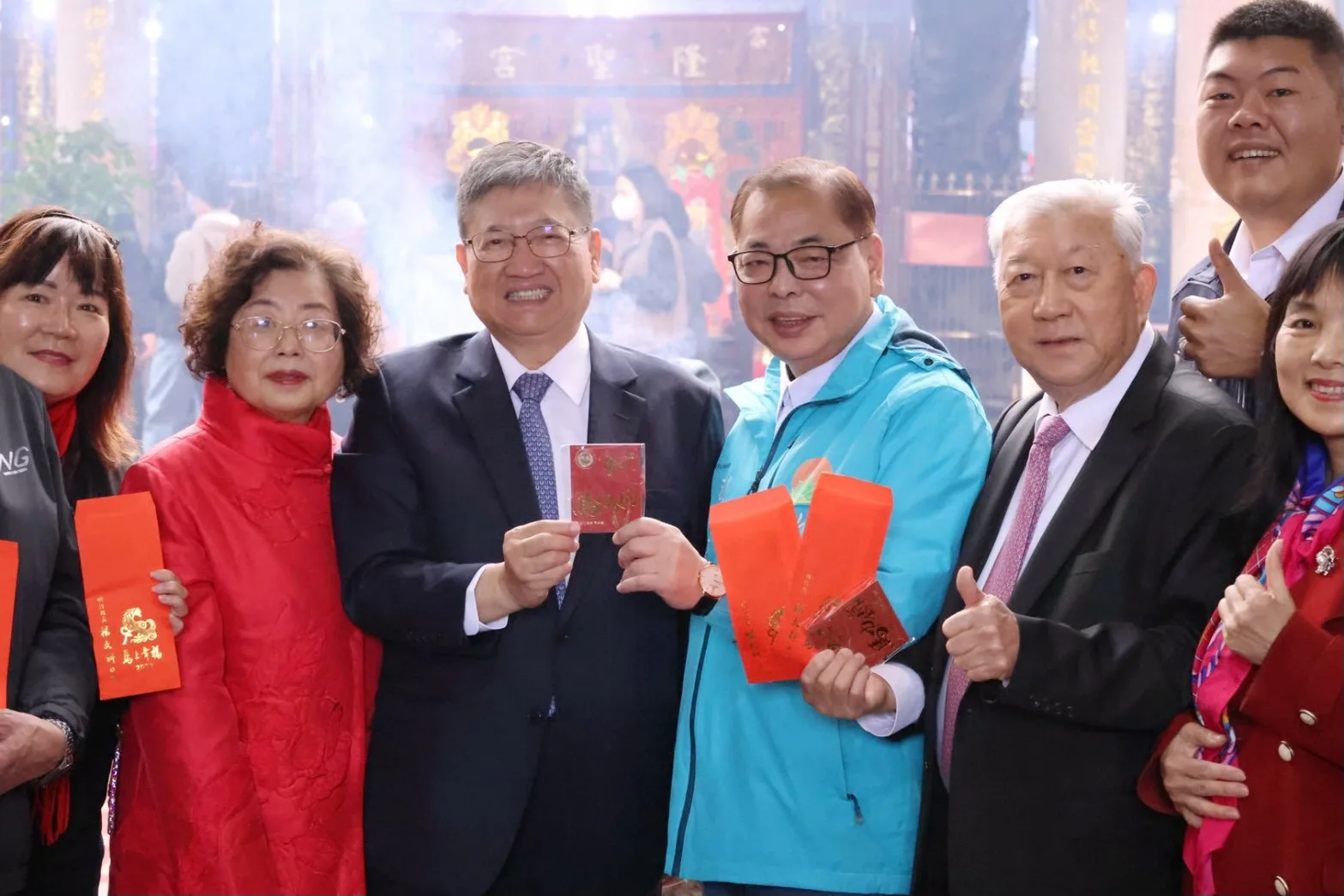 陳見賢、楊文科與邱鏡淳同框互挺，三人的宗教思想比較一致。翻拍自陳見賢臉書