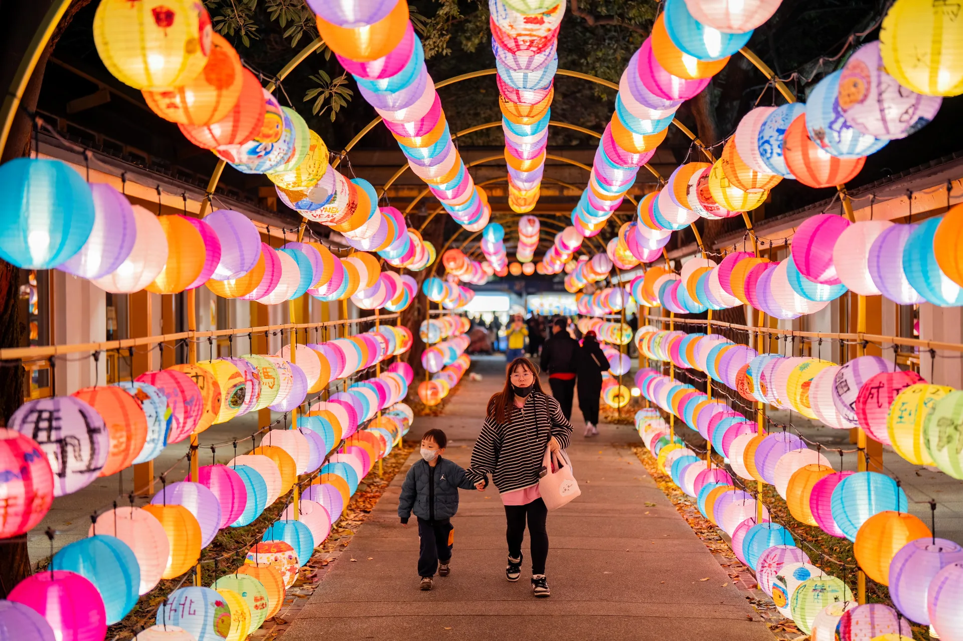 2026桃園燈會佈置多彩繽紛。