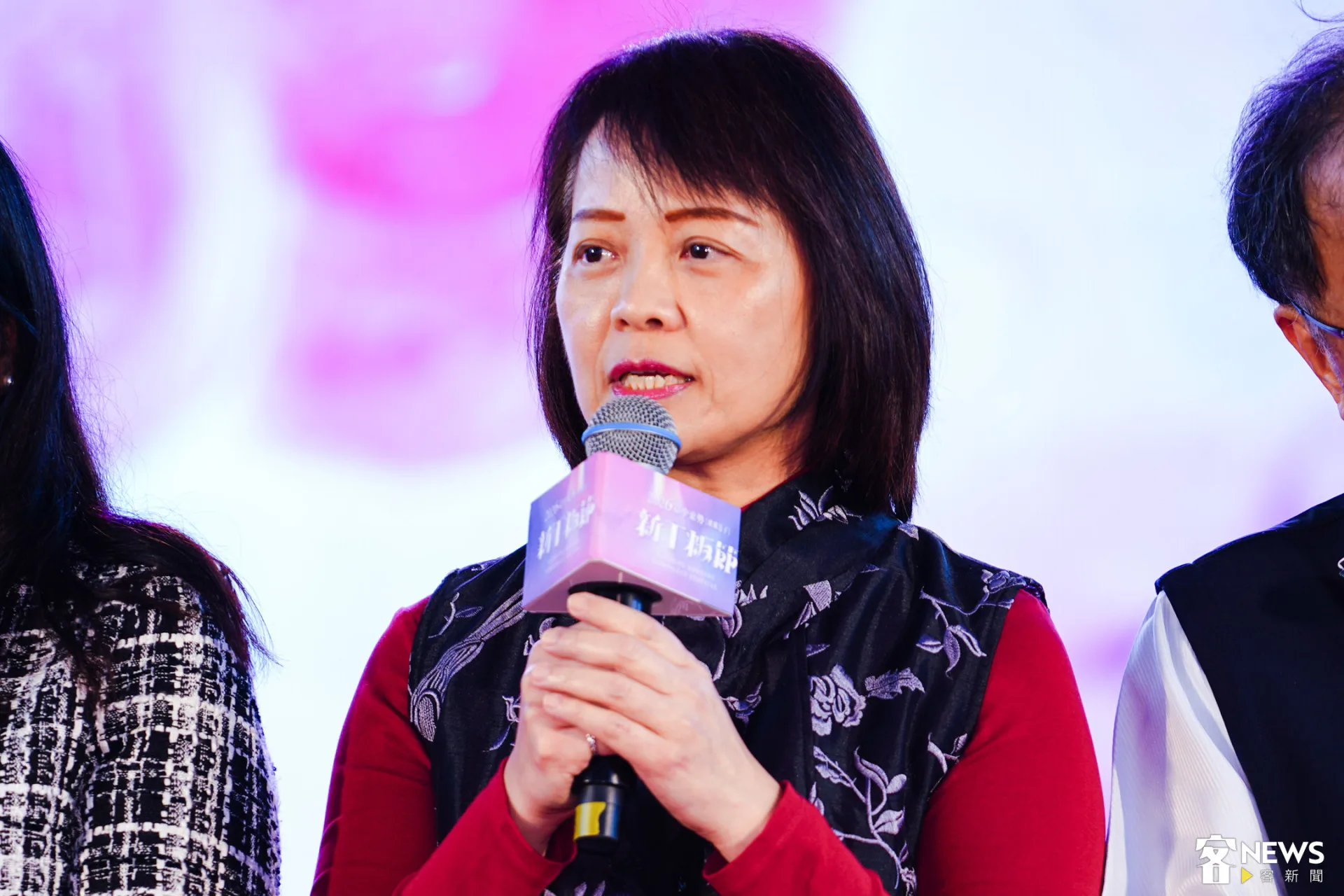 客委會副主委廖育珮在東勢新丁粄節開幕式上致詞表示,希望大家共同重視大埔腔的傳承。朱愷元攝