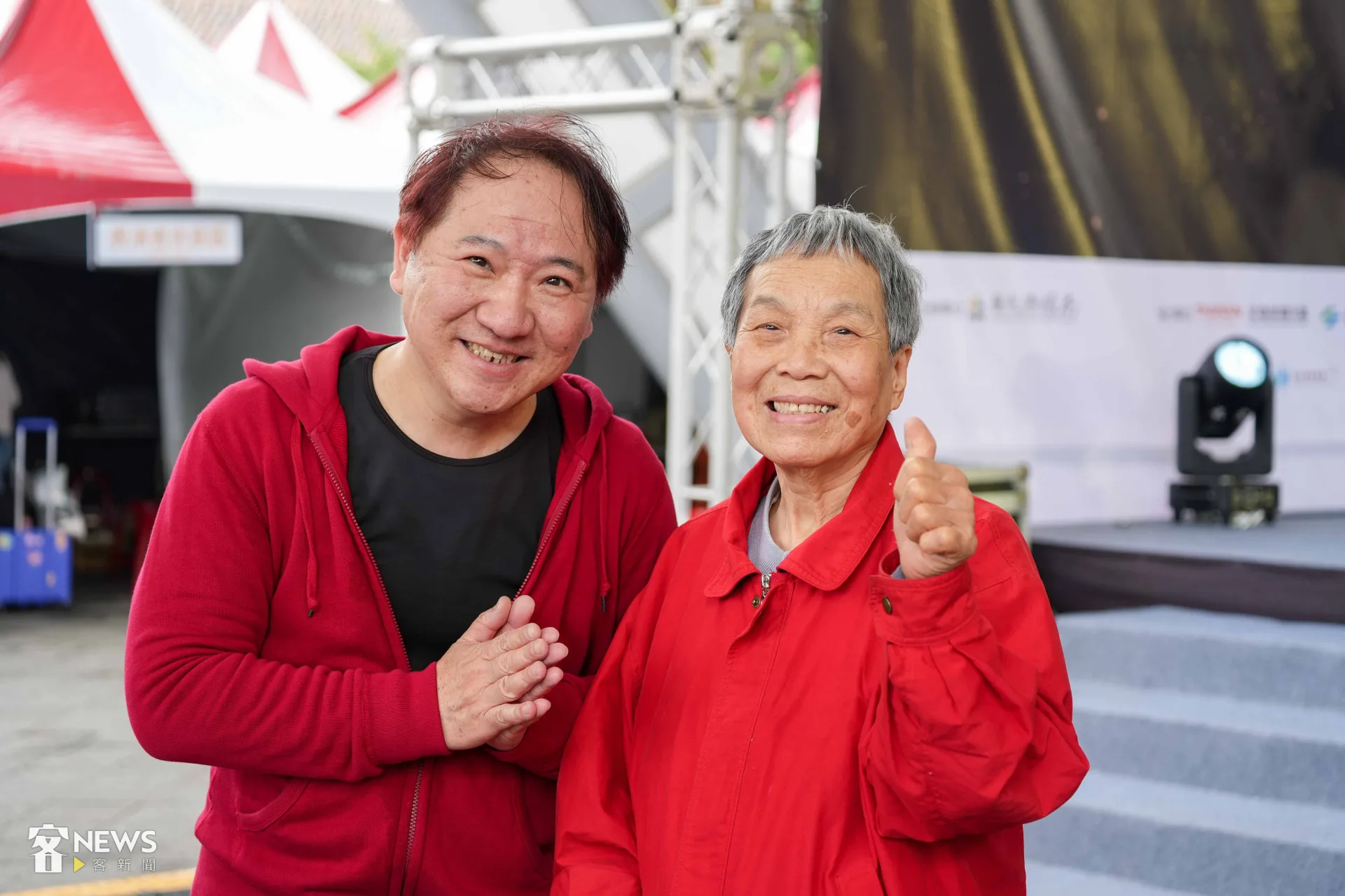 魏一子（右）是講客廣播電臺主持人小古的忠實聽眾。李台源攝