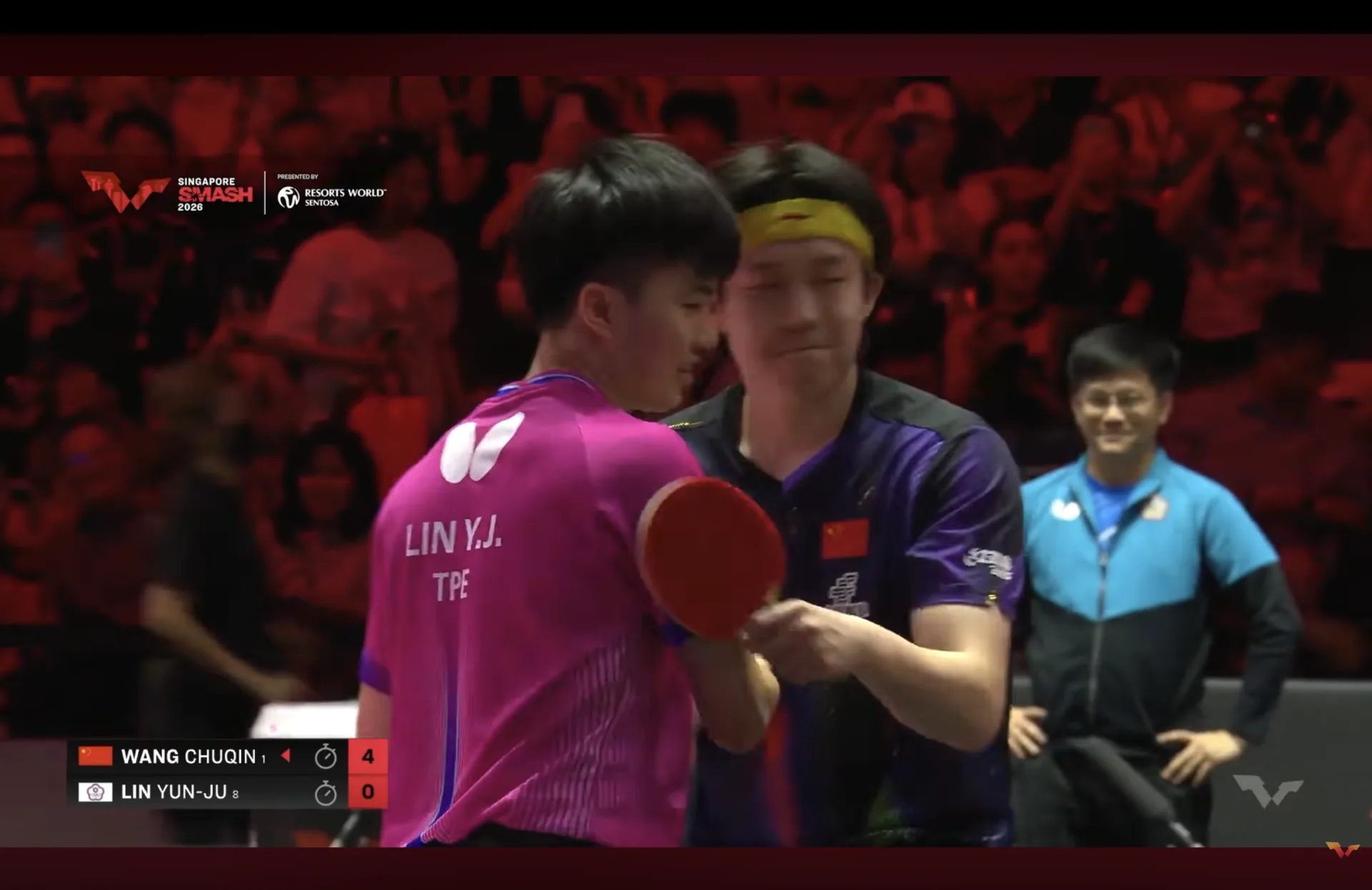 林昀儒(左)對上現任球王、中國名將王楚欽(右);前13次交手,林昀儒以3勝10敗落居下風,包括在世界桌球職業大聯盟(WTT)的1勝3敗。翻攝自World Table Tennis YT