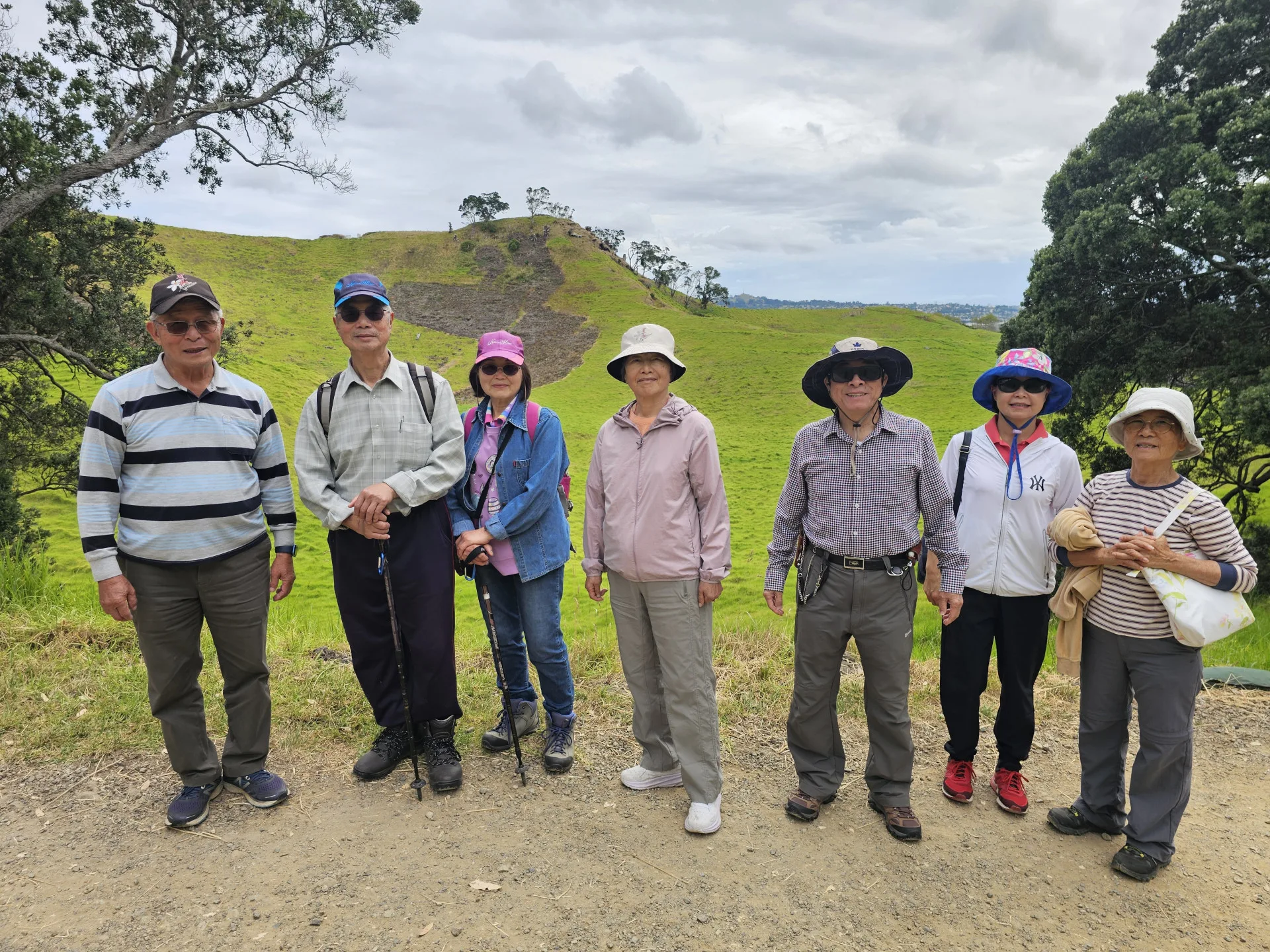 紐西蘭客家同鄉會於2月28日（週六）在奧克蘭南區著名火山錐Mangere Mountain舉辦「天穿日暨春節團拜活動」。紐西蘭客家同鄉會提供