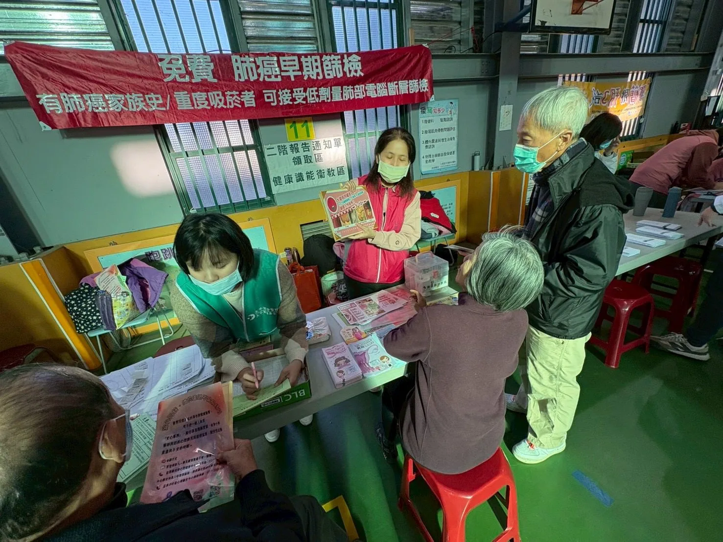 民眾當日請務必攜帶健保卡及身分證,才可受檢。翻攝自公館鄉衛生所Facebook粉絲專頁