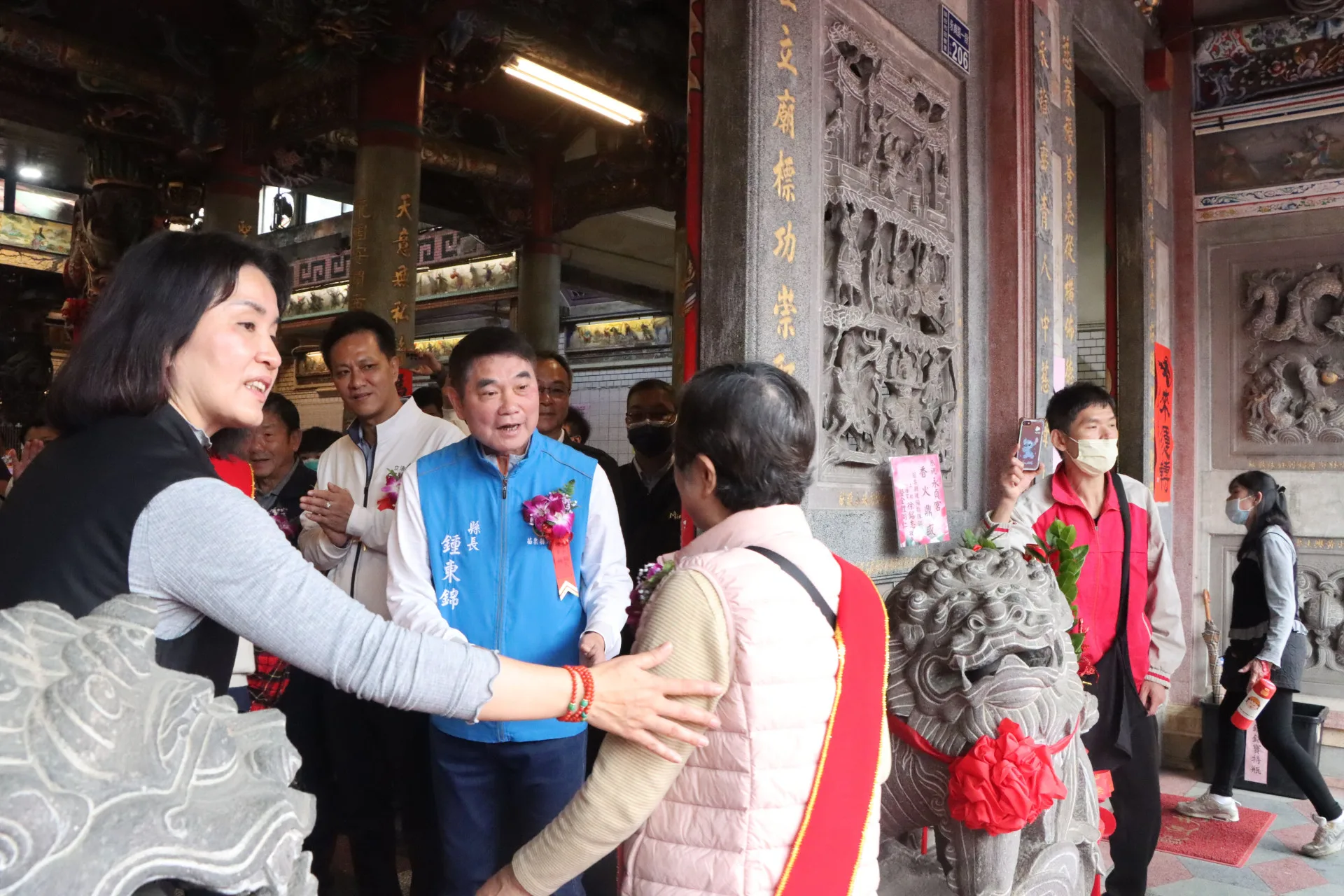 頭份永貞宮1日上午舉辦「文昌帝君第20屆開中門活動」，今年共有30位士子獲表揚，其中博士6位、高考及格24位。