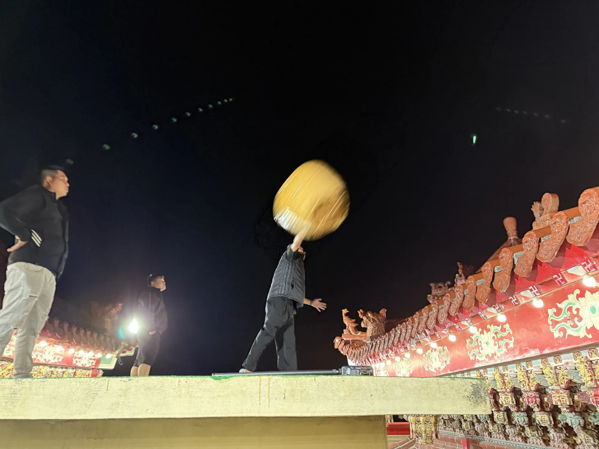 水汴頭社區同樣延續傳統，舉辦「跌（跋）米籮」問農事儀式。雲林縣政府文化觀光處提供