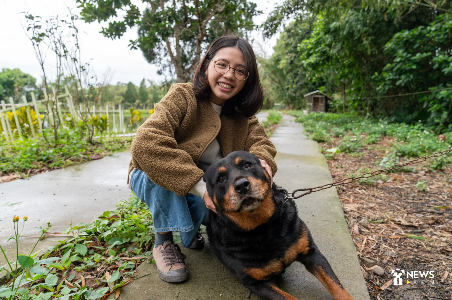 滾婷與狗狗「妹妹」合照。李宥妍攝
