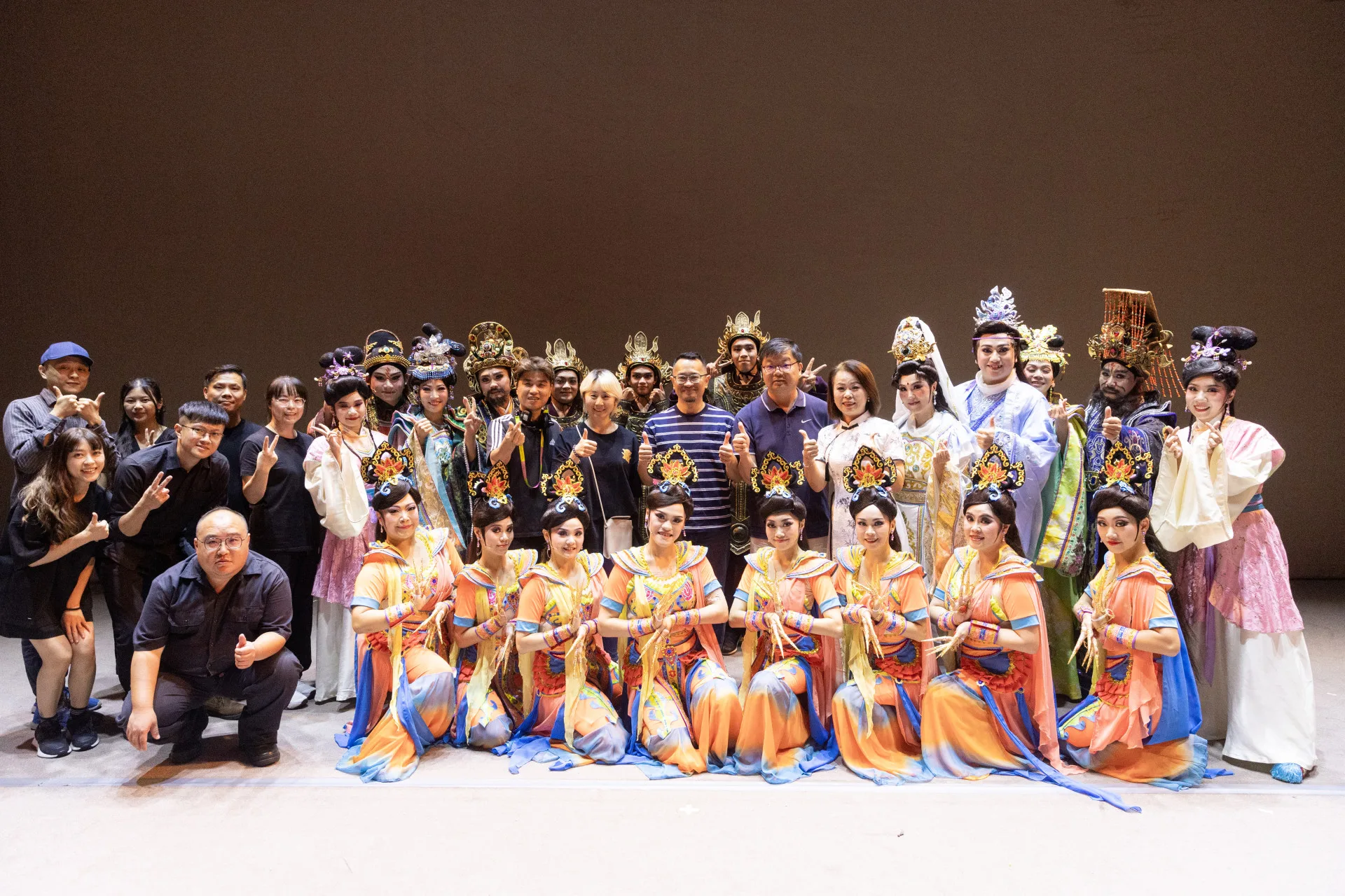 景勝戲劇團將帶著這份使命感，繼續在戲台上守護客家之音。景勝戲劇團提供