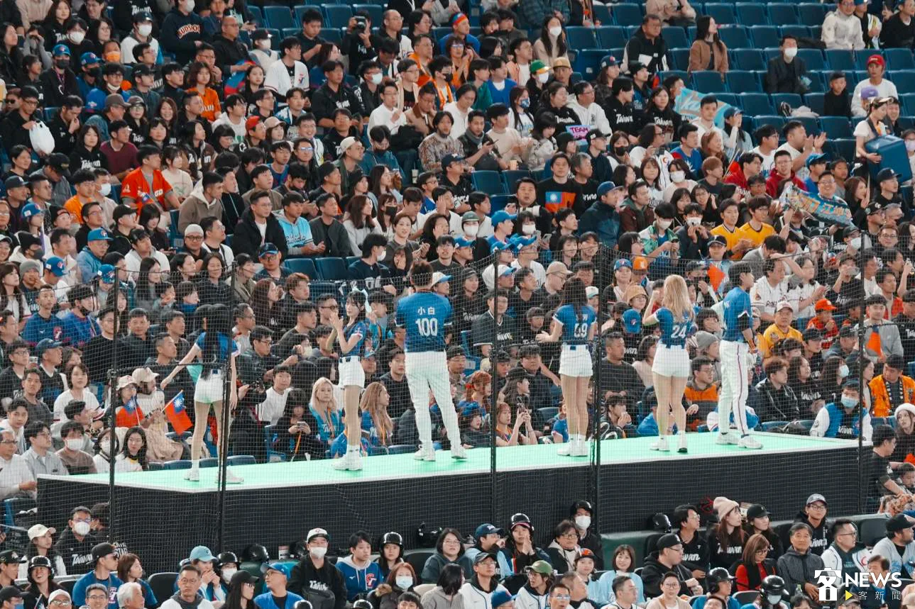 世界棒球經典賽C組預賽在東京巨蛋舉行，台灣球迷湧入東京巨蛋。李台源攝