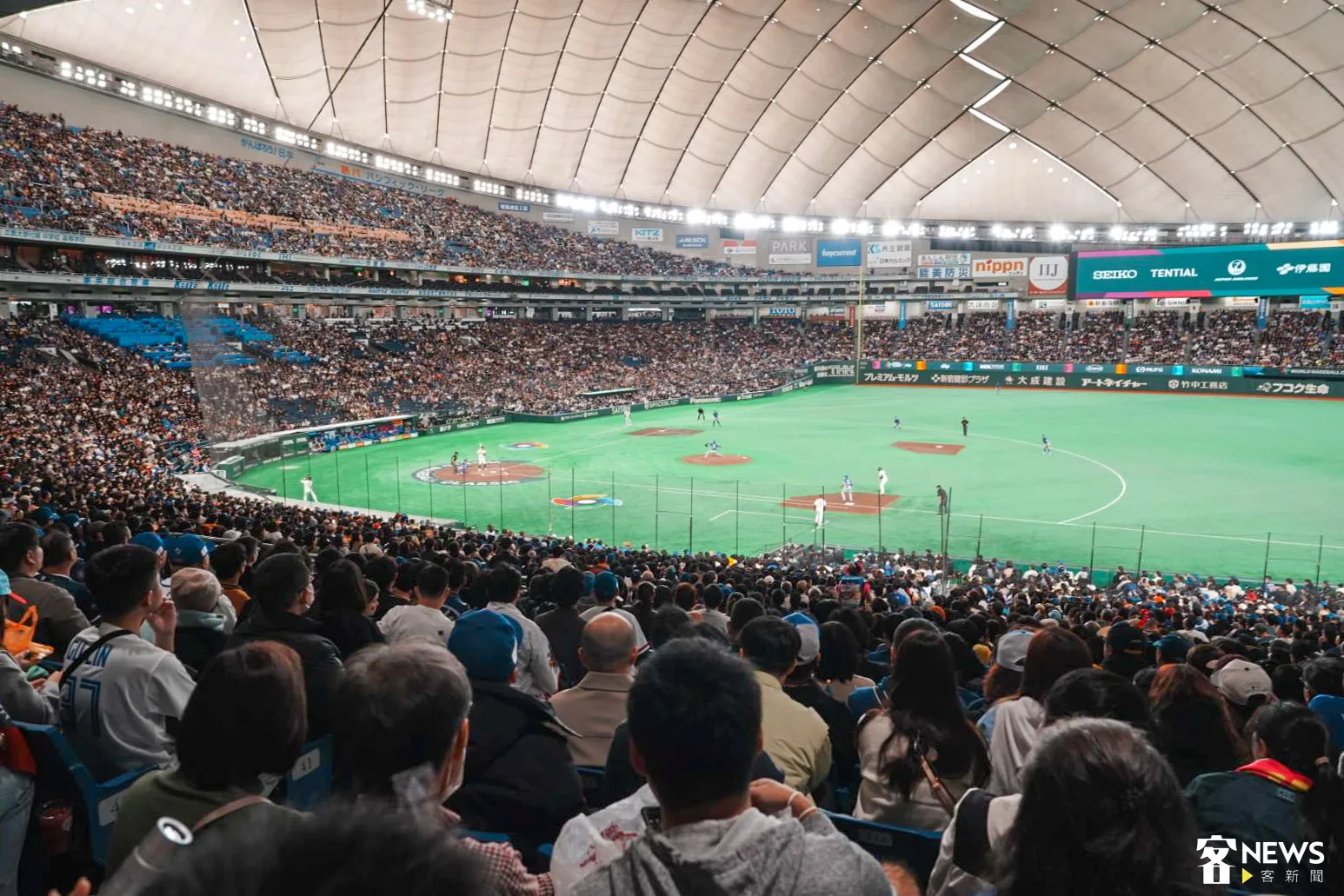 WBC預賽在東京巨蛋舉行，台灣球迷湧入東京巨蛋，全場應援口號、加油曲不間斷，把東京巨蛋變成台灣主場。李台源攝