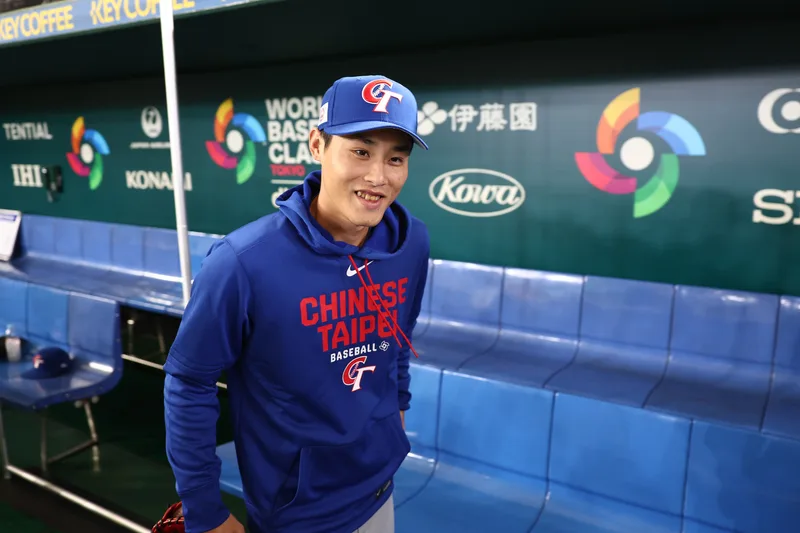 世界棒球經典賽（WBC）5日開打，台灣隊卻傳出球員異動，旅美好手李灝宇接受MRI檢查後，雖初步判定無礙，但母隊美職底特律老虎隊為求保險，仍讓李灝宇退賽，改由效力中職味全龍隊的野手張政禹（圖）遞補。中央社