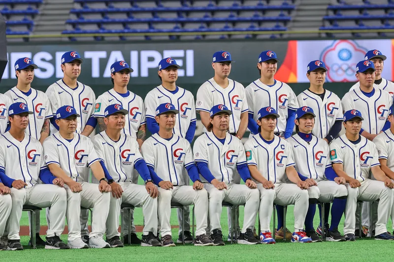 世界棒球經典賽（WBC）台灣隊4日在東京巨蛋安排練球備戰，練球結束後全隊參與官方宣傳照拍攝。中央社