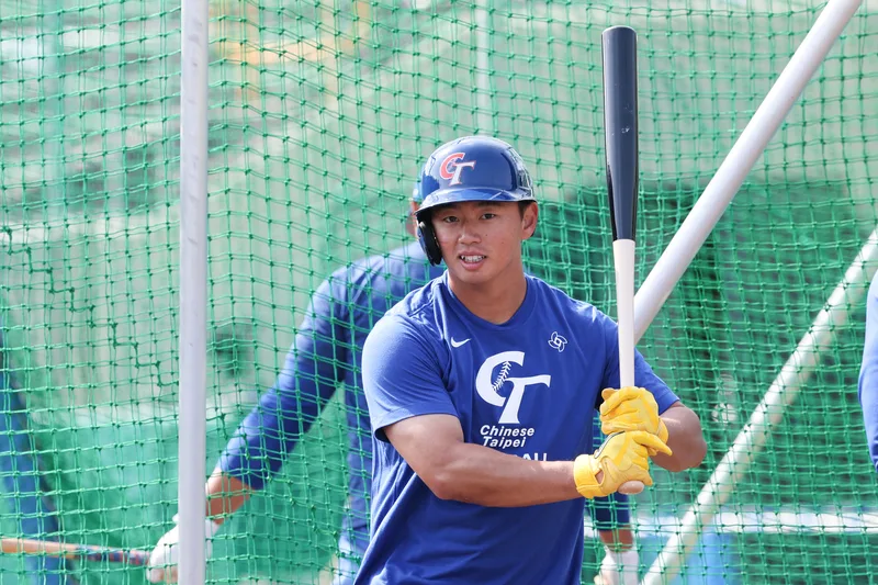 世界棒球經典賽台灣隊1日到日本宮崎SOKKEN棒球場練球備戰，旅美好手鄭宗哲加入球隊打擊訓練。中央社