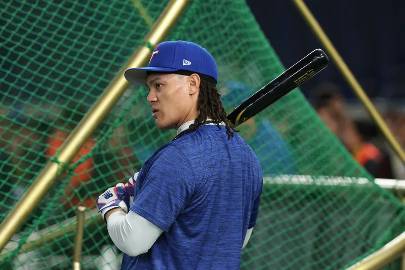 2026世界棒球經典賽（WBC）台灣隊預賽第2戰6日晚間將與強敵日本交手，「國防部長」張育成（圖）此戰將打第4棒、守三壘，賽前進行打擊練習積極備戰。中央社