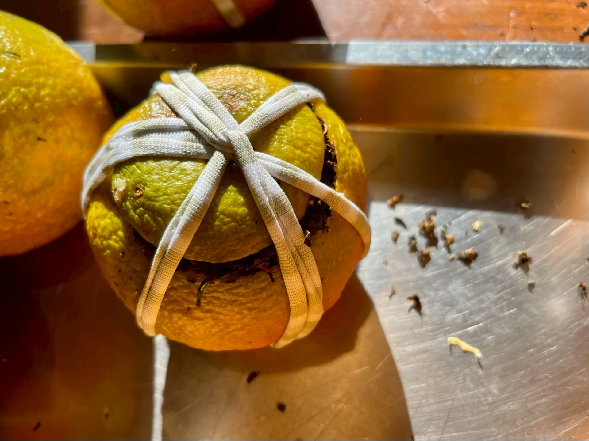 回填之後壓實繫緊，顆顆飽滿。徐彩雲攝