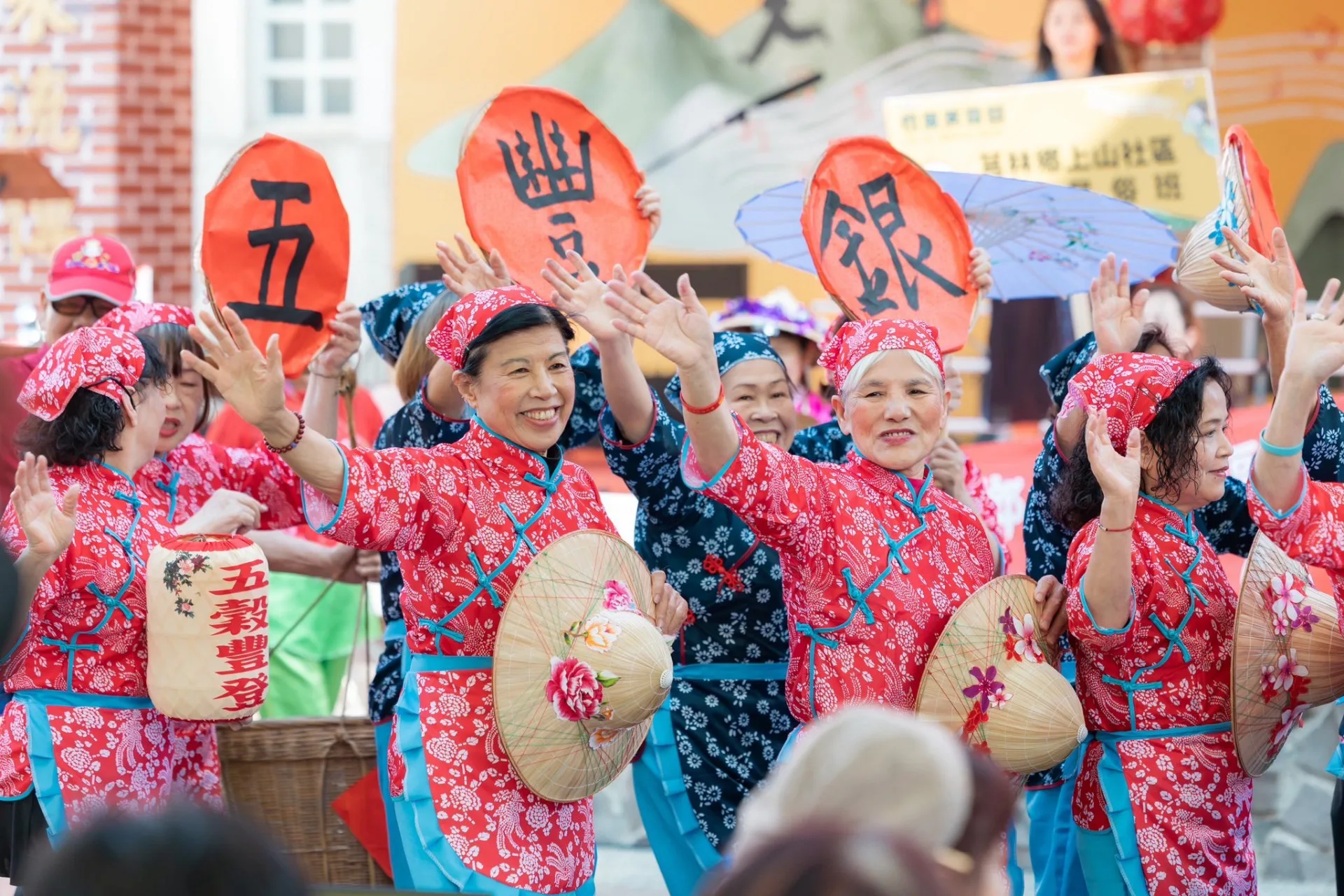 竹東客家山歌比賽踩街遊行相當熱鬧。總統府提供