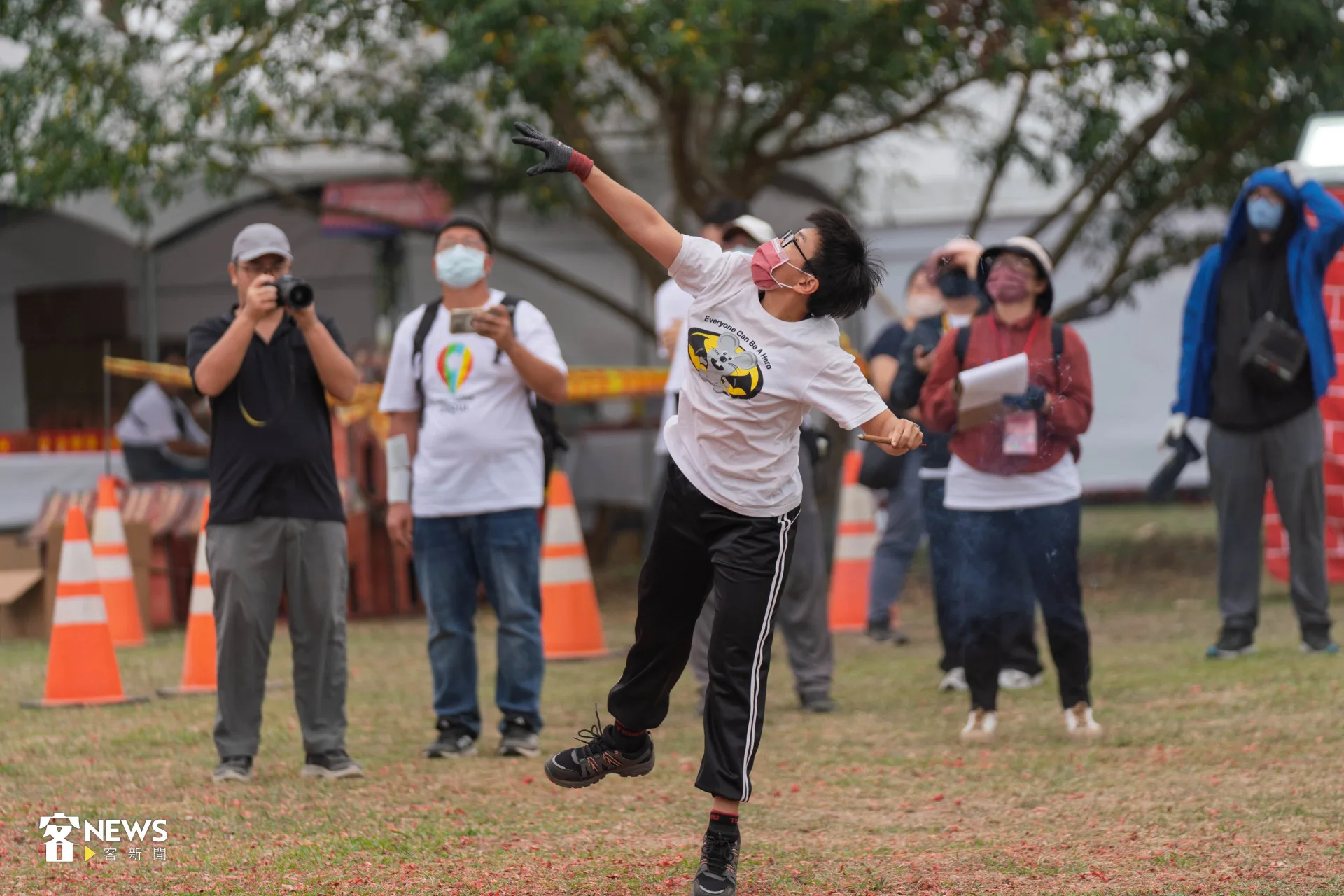 來自屏東內埔的涂小姐，身為海軍的她臂力了得。范修語攝