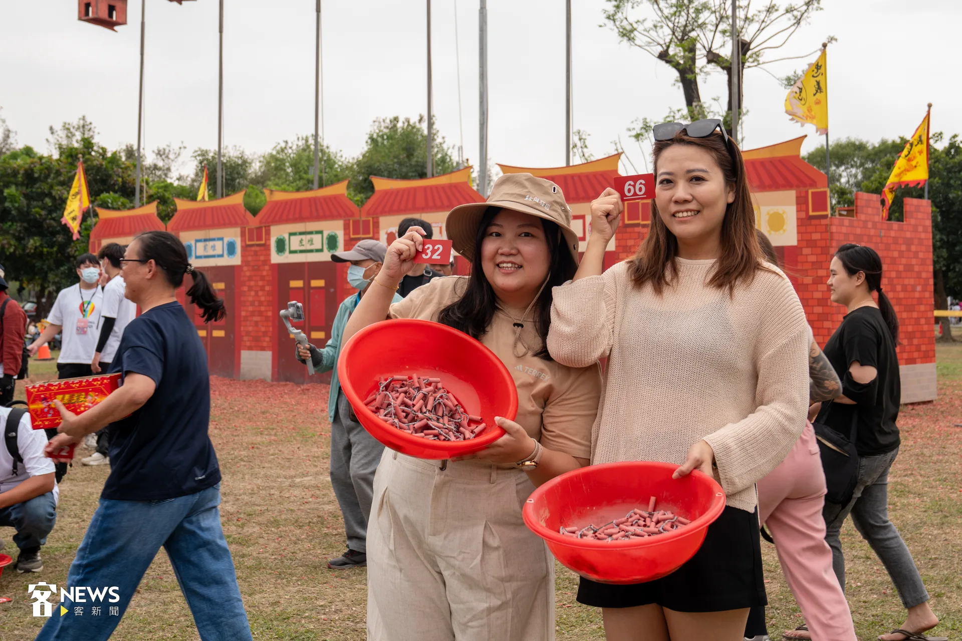 今（8）天是國際婦女節，繼昨天熱力四射的賽事，六堆祈福尖炮城今天熱度不減。洪藝晅攝