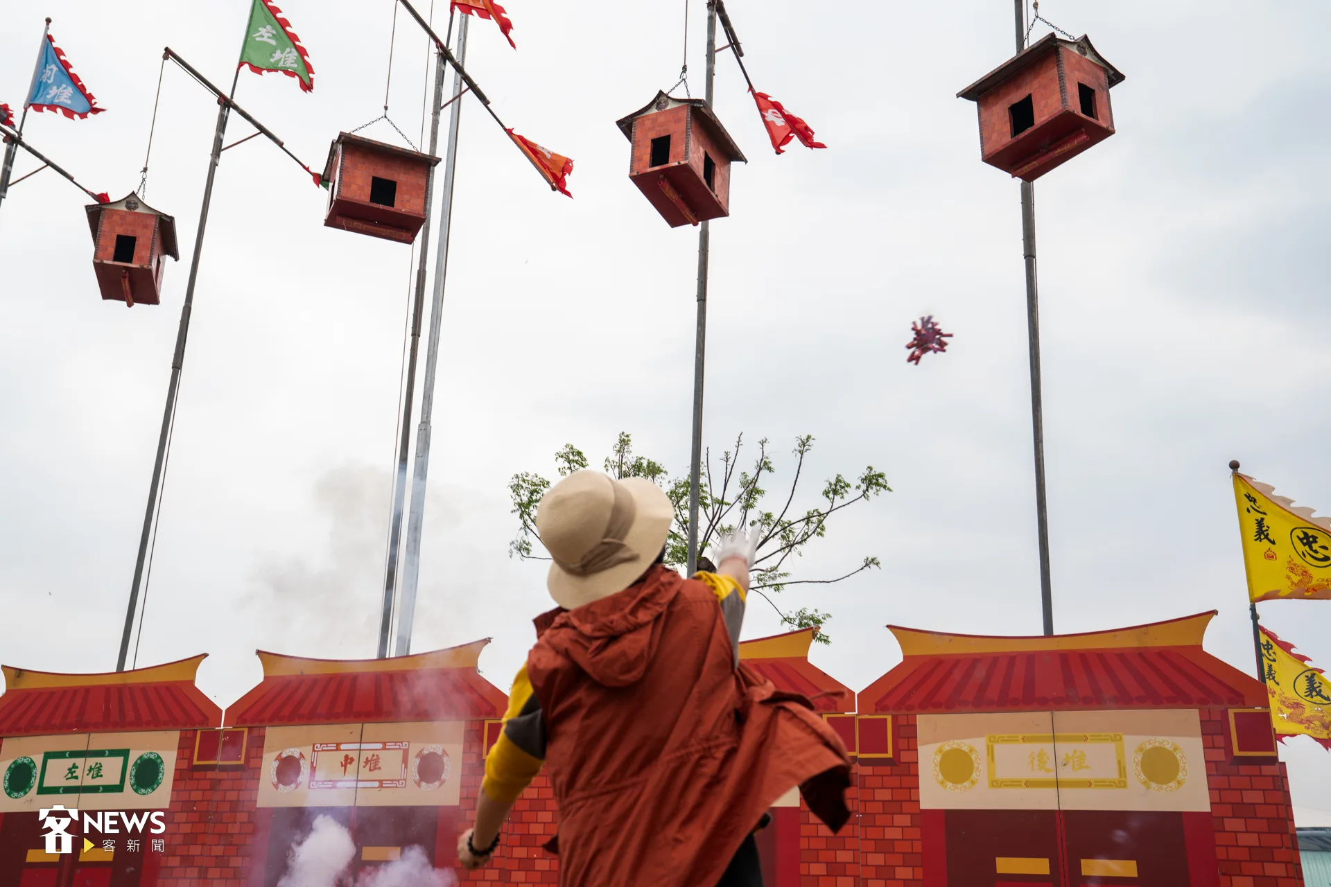 呼應婦女節花木蘭尖炮城第一次登場，鼓勵女性來丟炮。洪藝晅攝