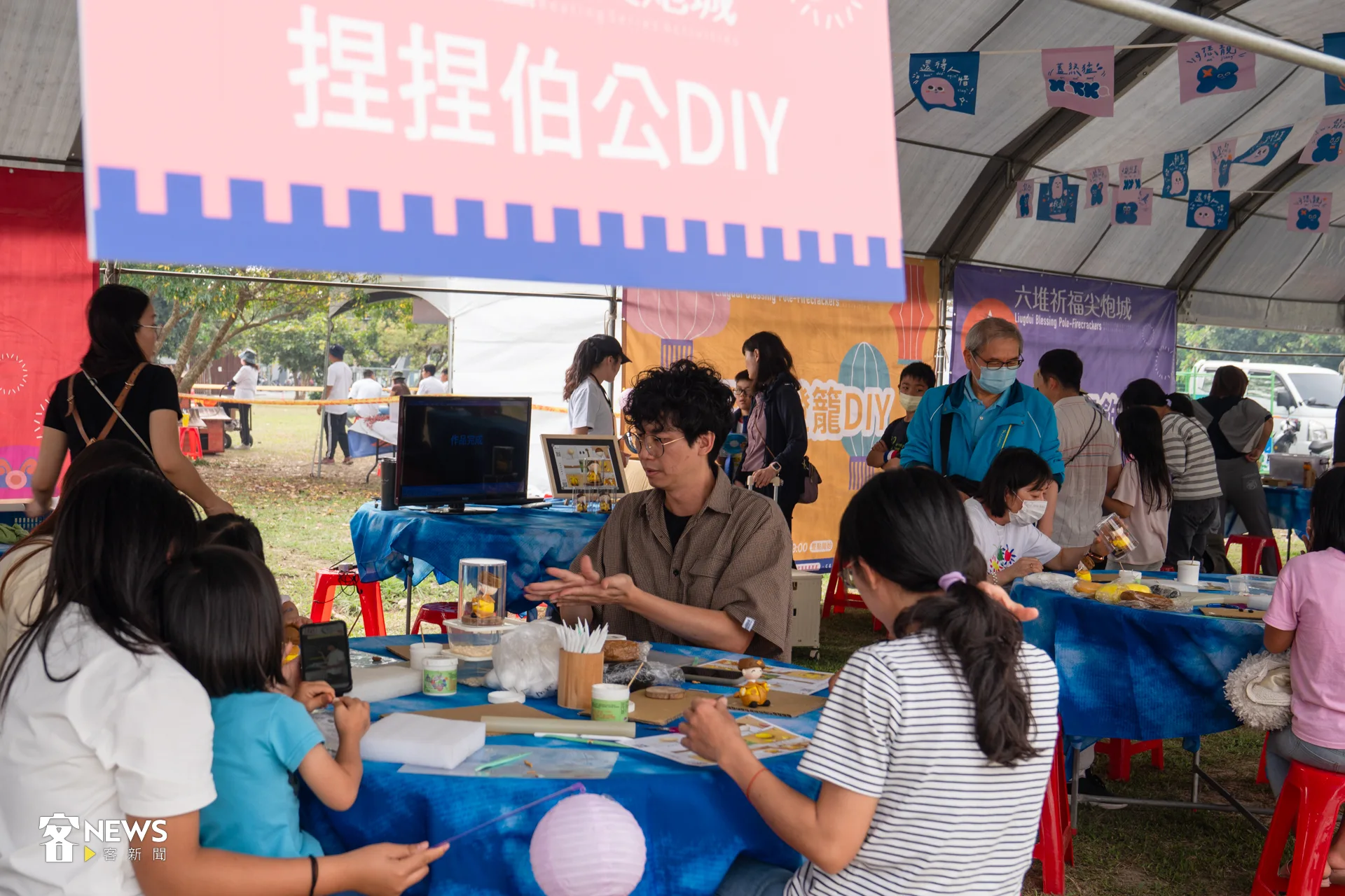 除了刺激的丟炮，還有捏捏伯公活動。洪藝晅攝
