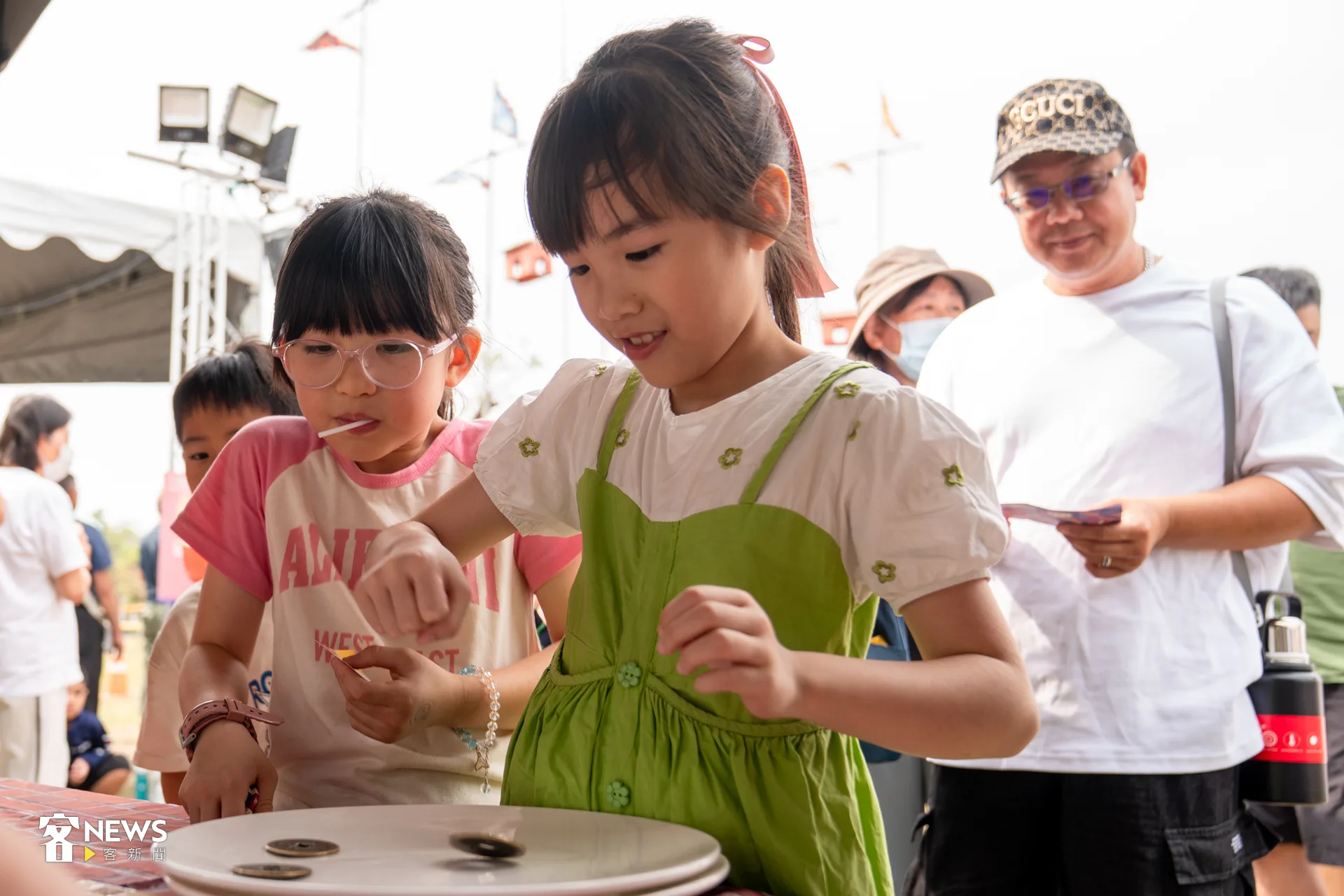 六堆尖炮城周邊遊戲跌三烏。洪藝晅攝