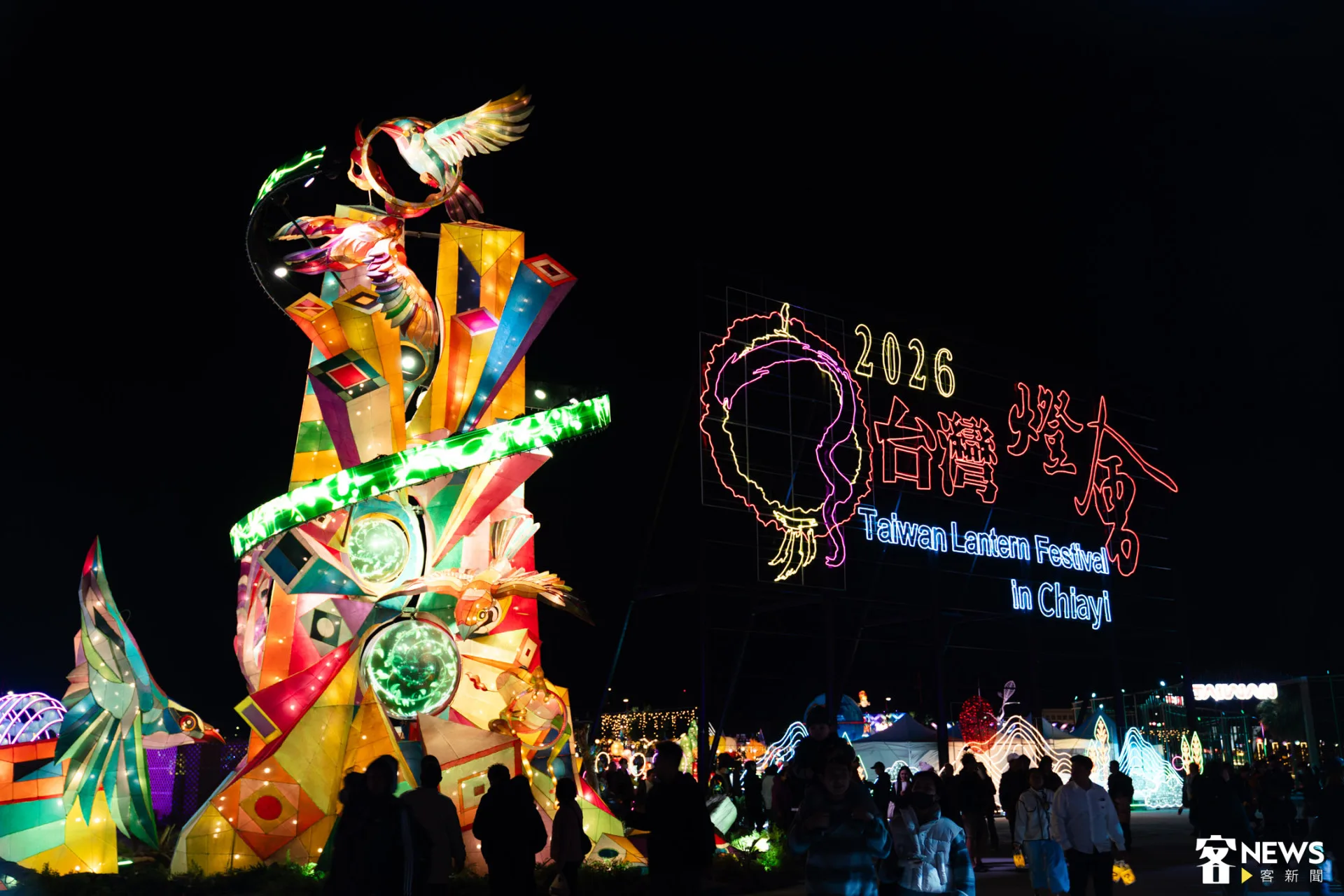 燈會展出到15日,民眾把握機會到場觀賞。朱愷元攝