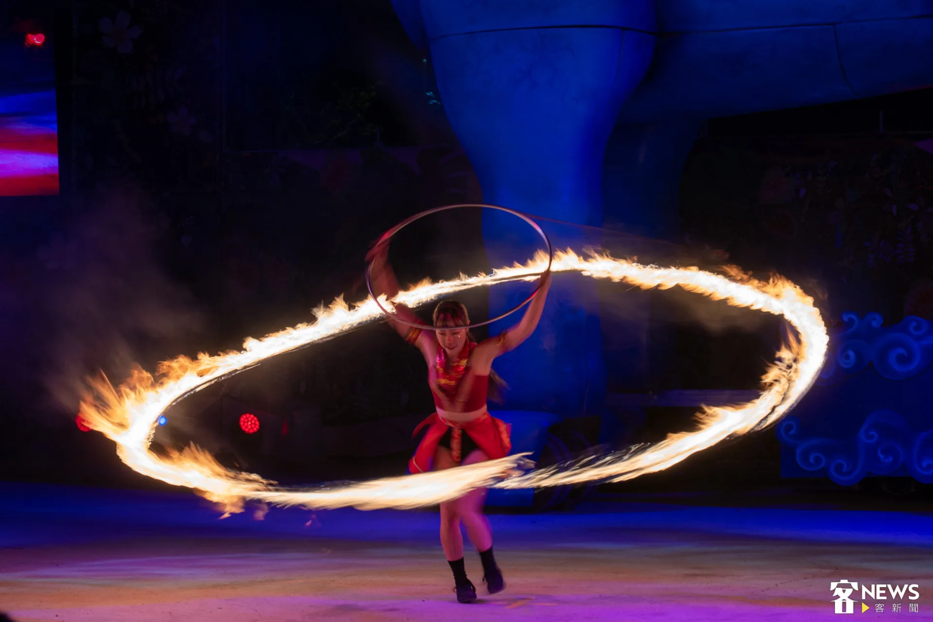 即將成真火舞團演員帶來火舞表演。朱愷元攝