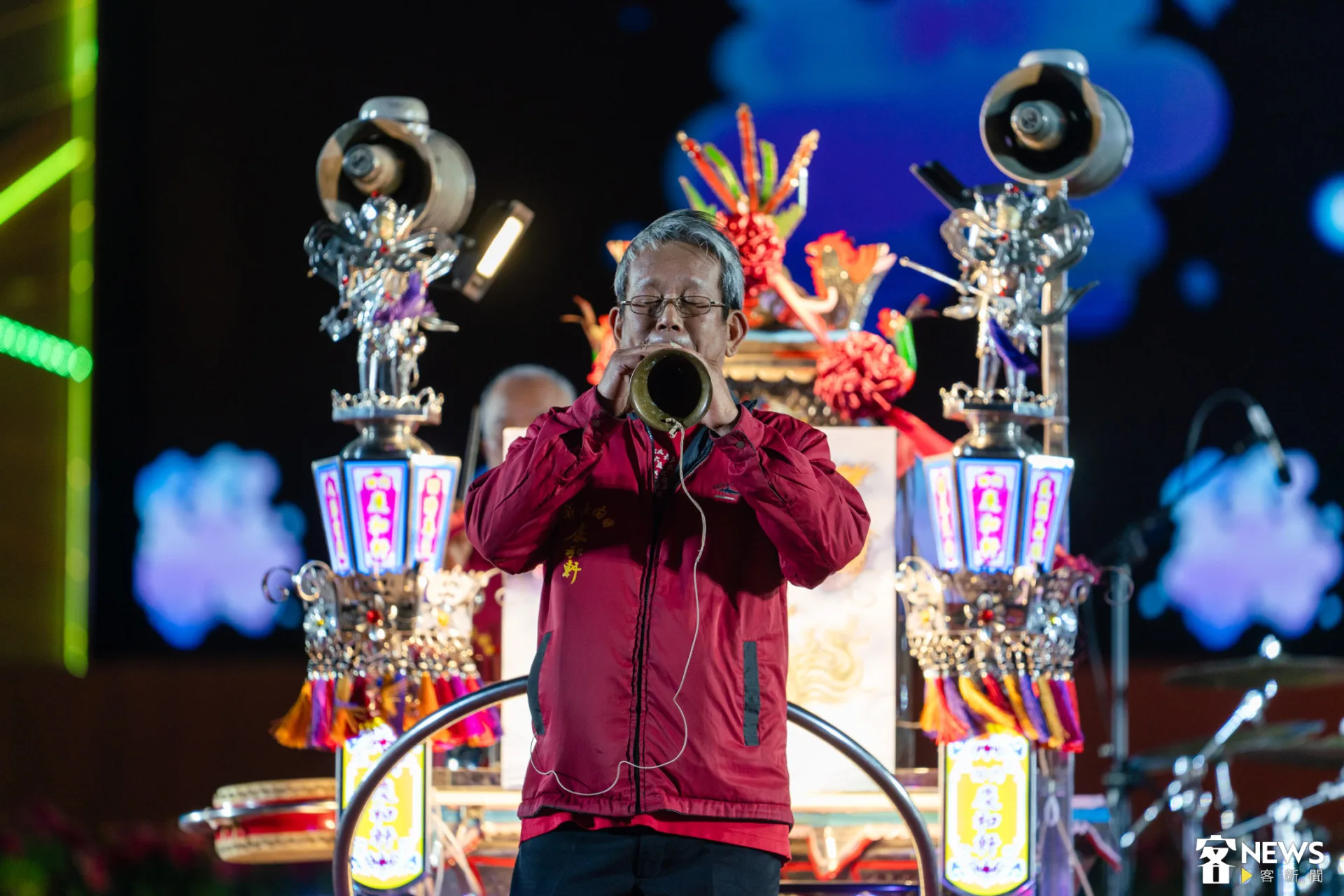 歐比王X神棍樂團攜手嘉義布袋內田慶和軒北管演出。朱愷元攝