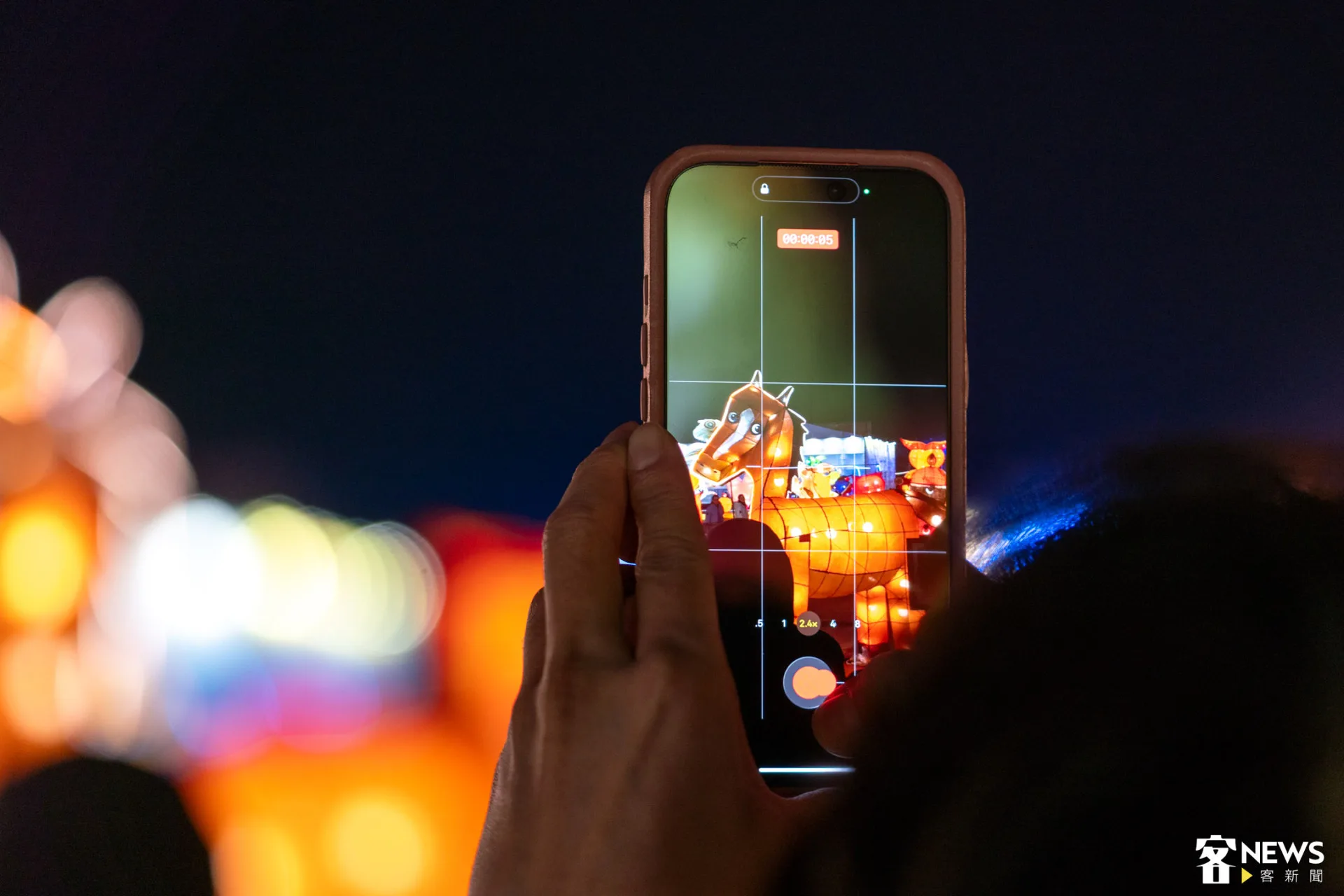 「馬盯尼」獲得大量人氣，許多民眾紛紛前來搶拍。朱愷元攝